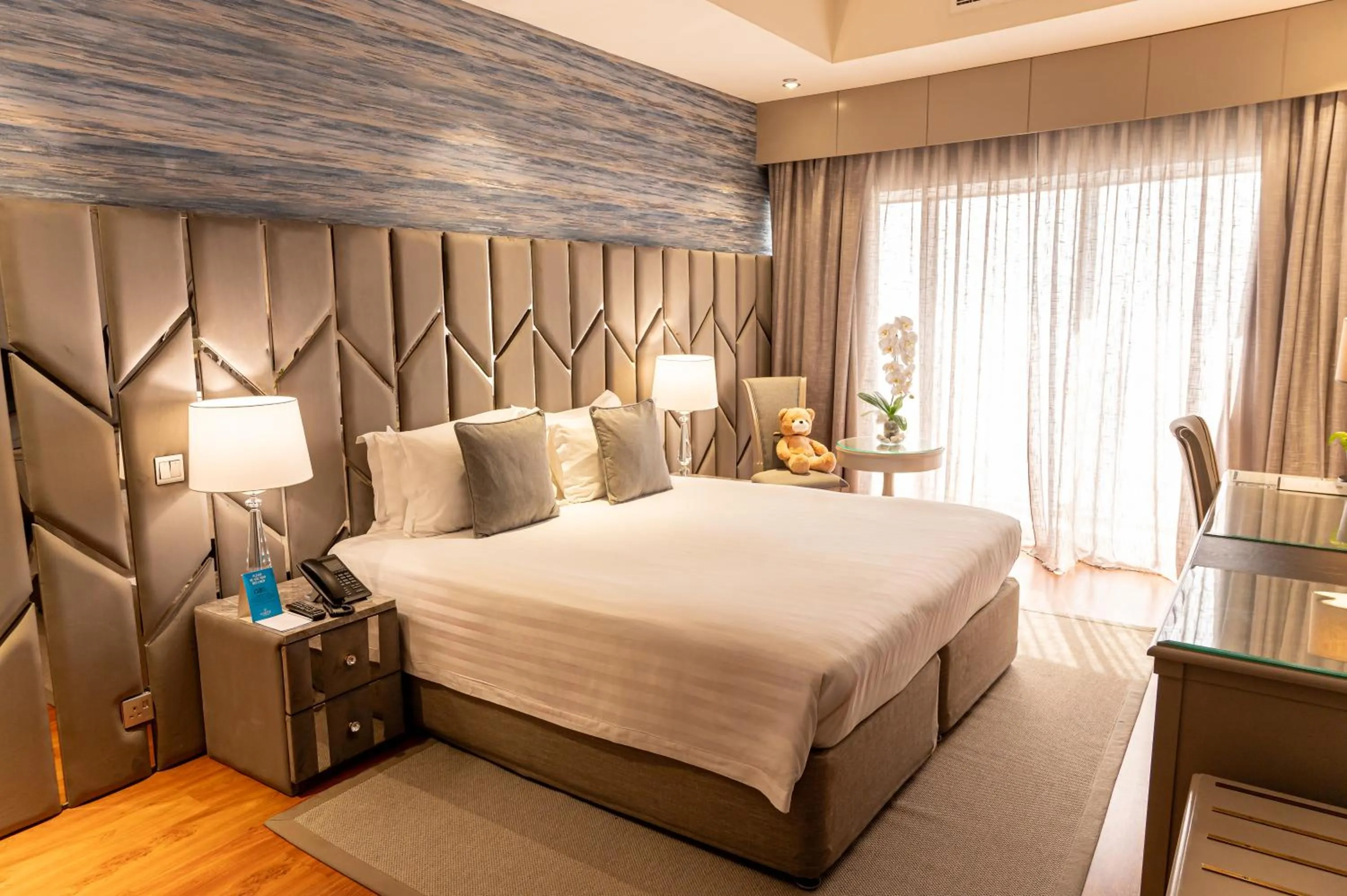 Bedroom, Bed in Majestic City Retreat Hotel