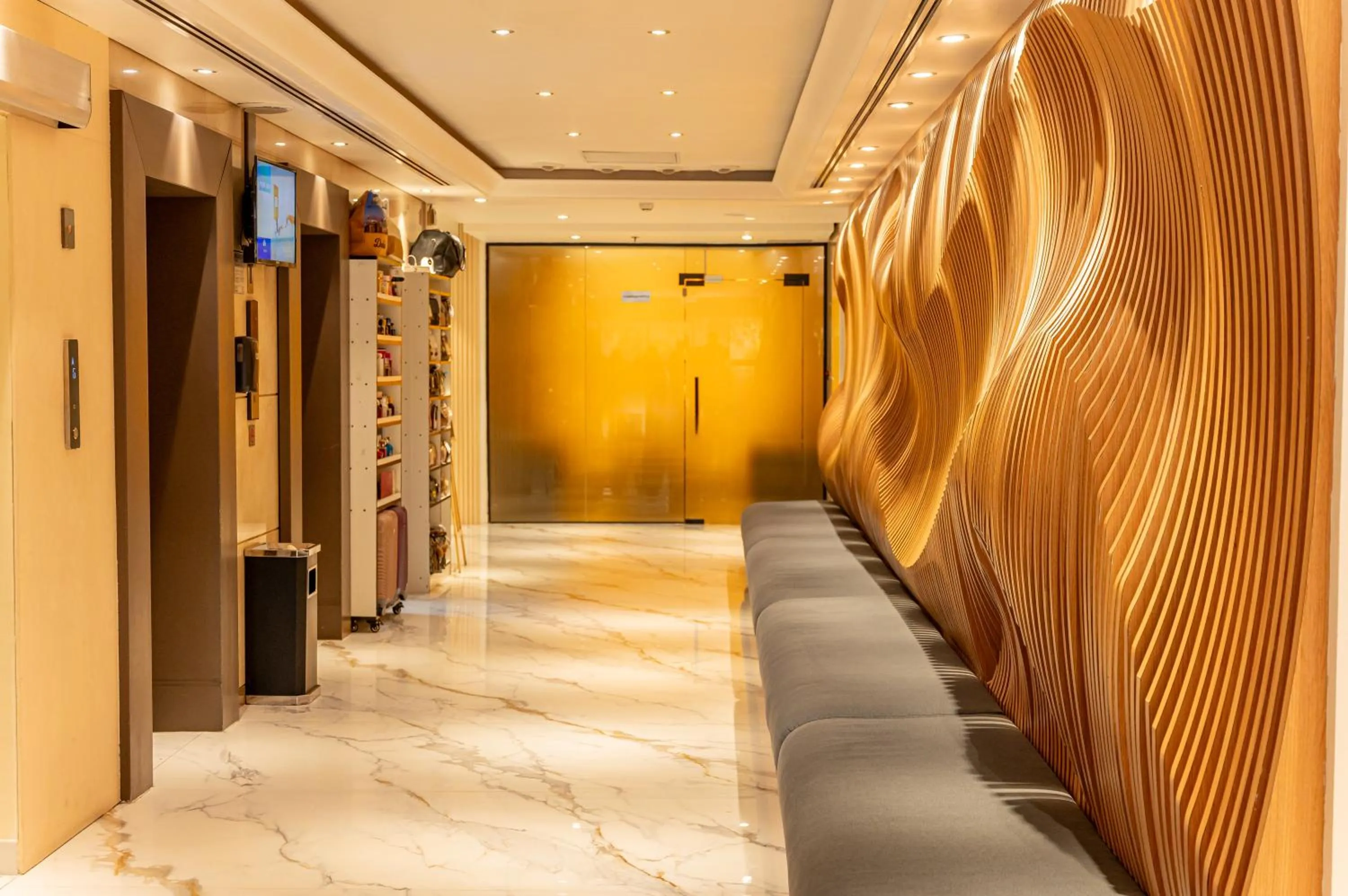 elevator in Majestic City Retreat Hotel