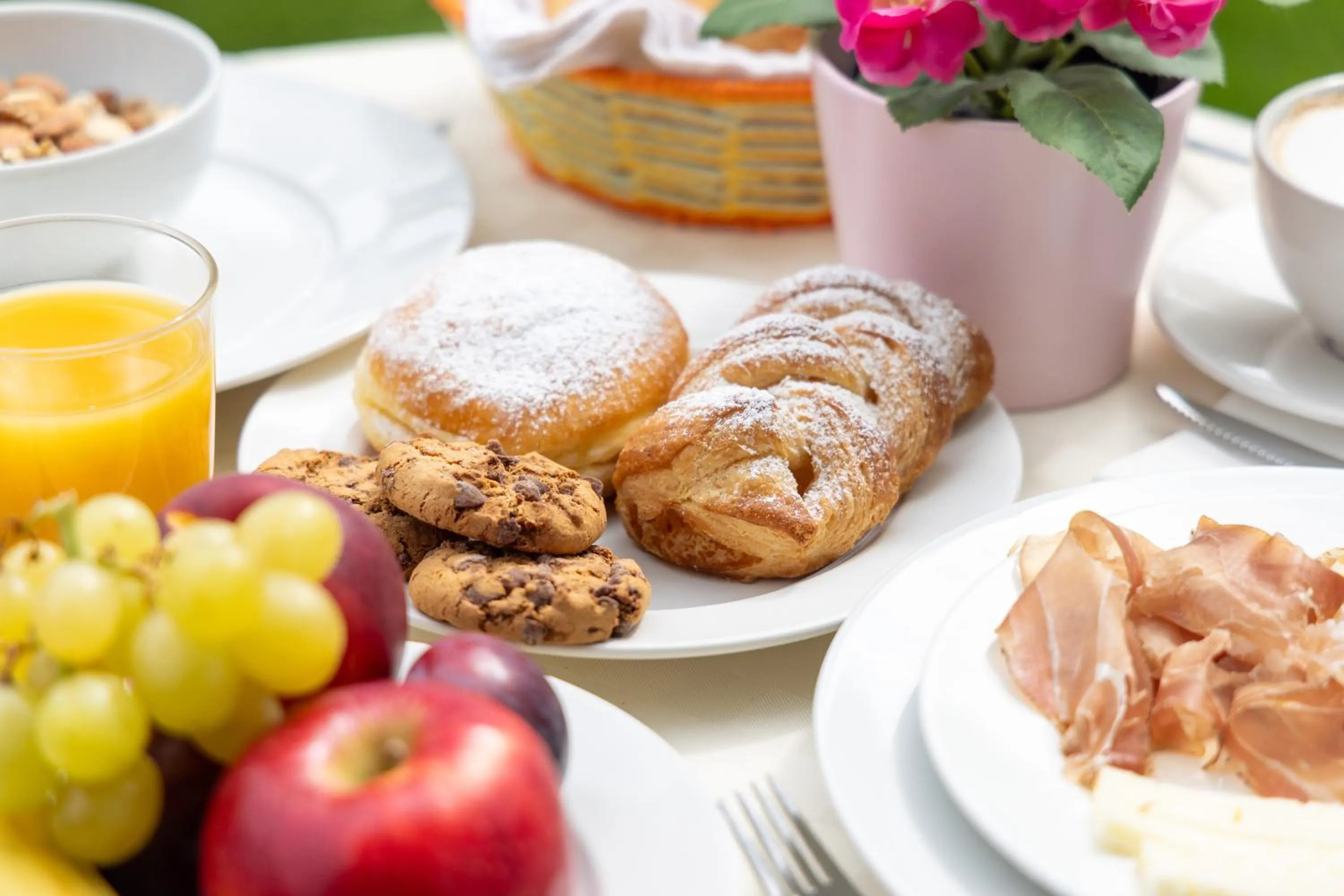 Food and drinks in B&B Antico Borgo Marcemigo