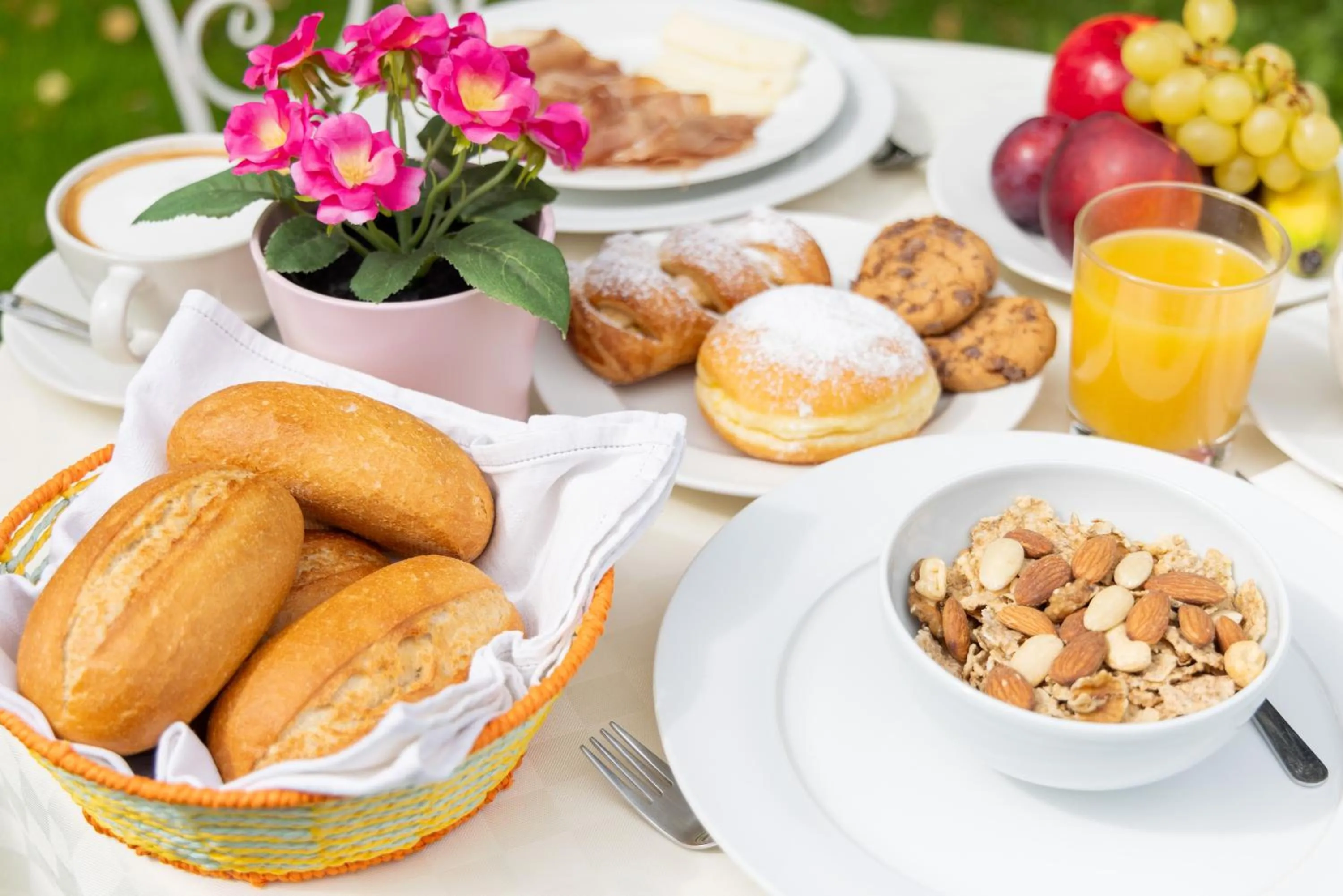 Food and drinks in B&B Antico Borgo Marcemigo