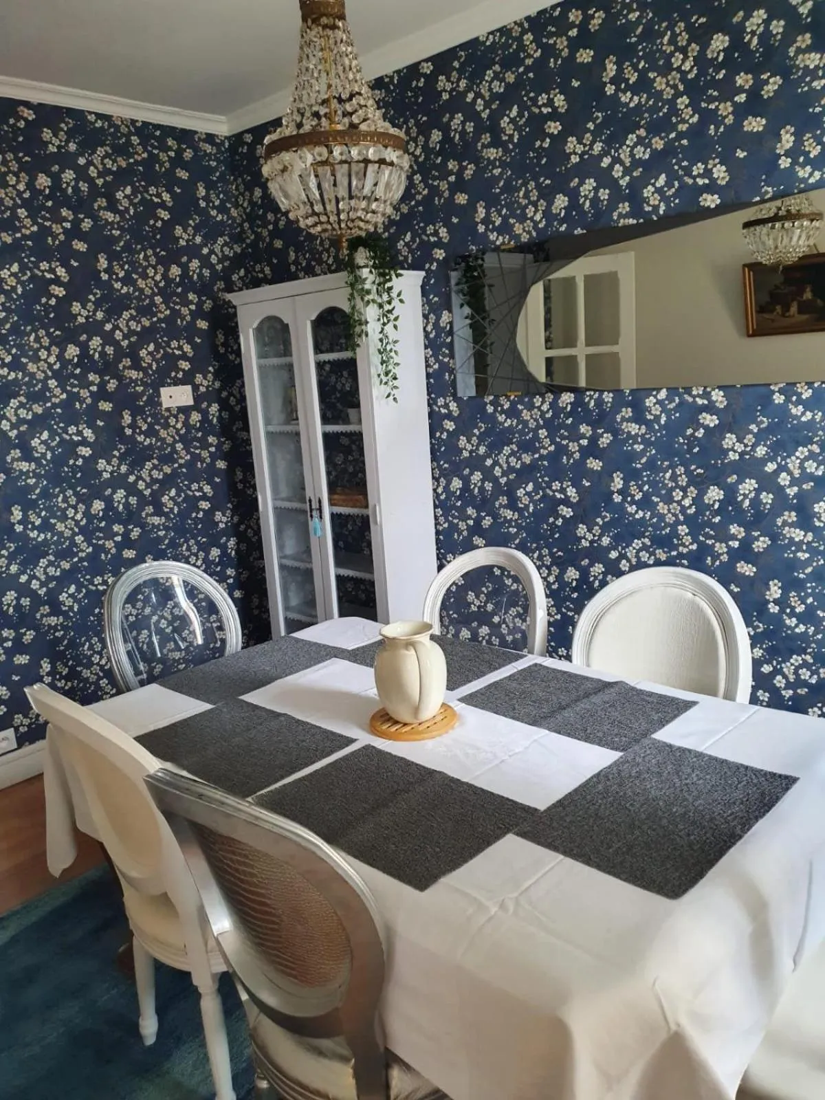 Dining area in Côté Marne