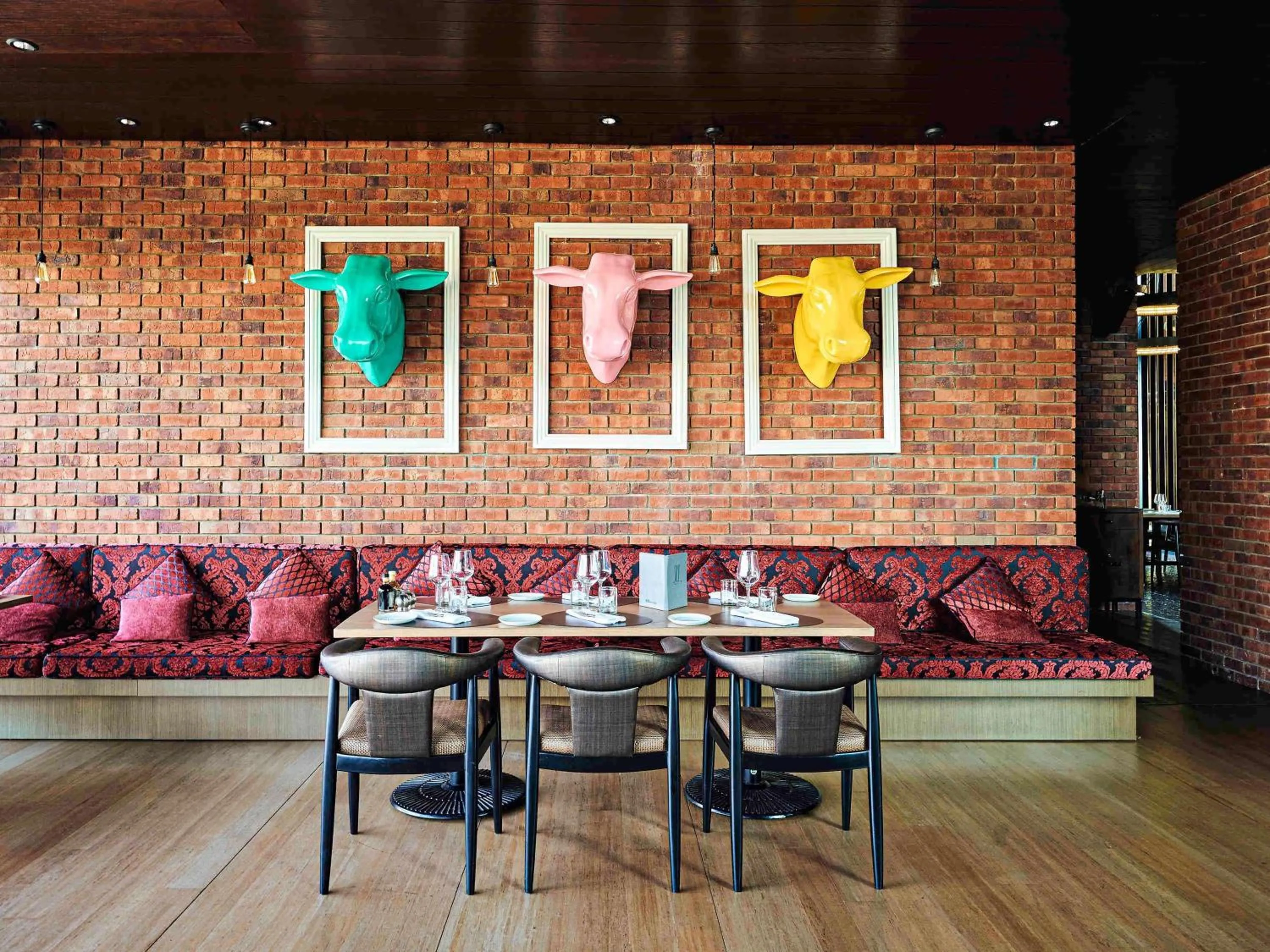 Restaurant/places to eat in Raffles Dubai