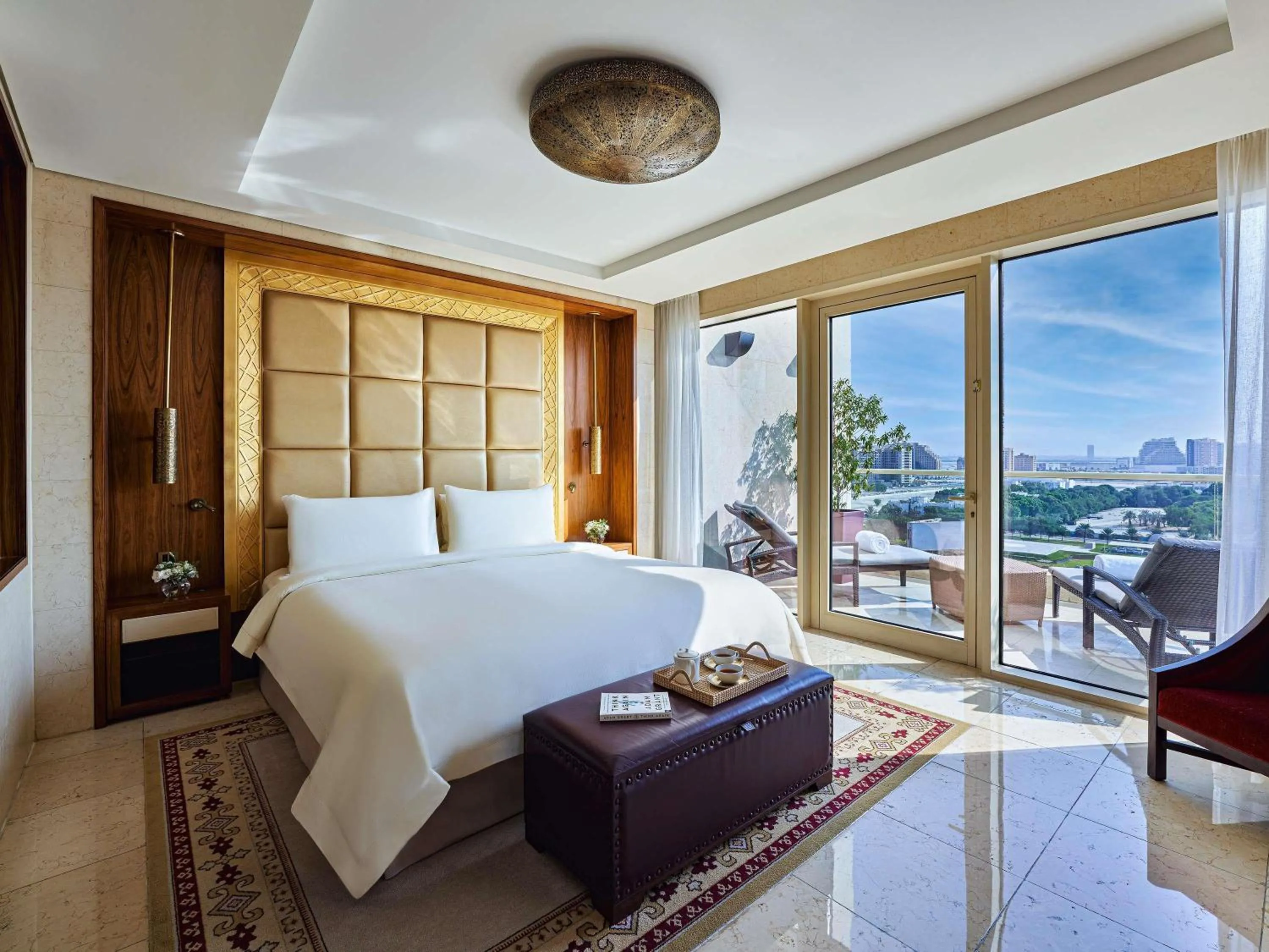 Bedroom, Bed in Raffles Dubai