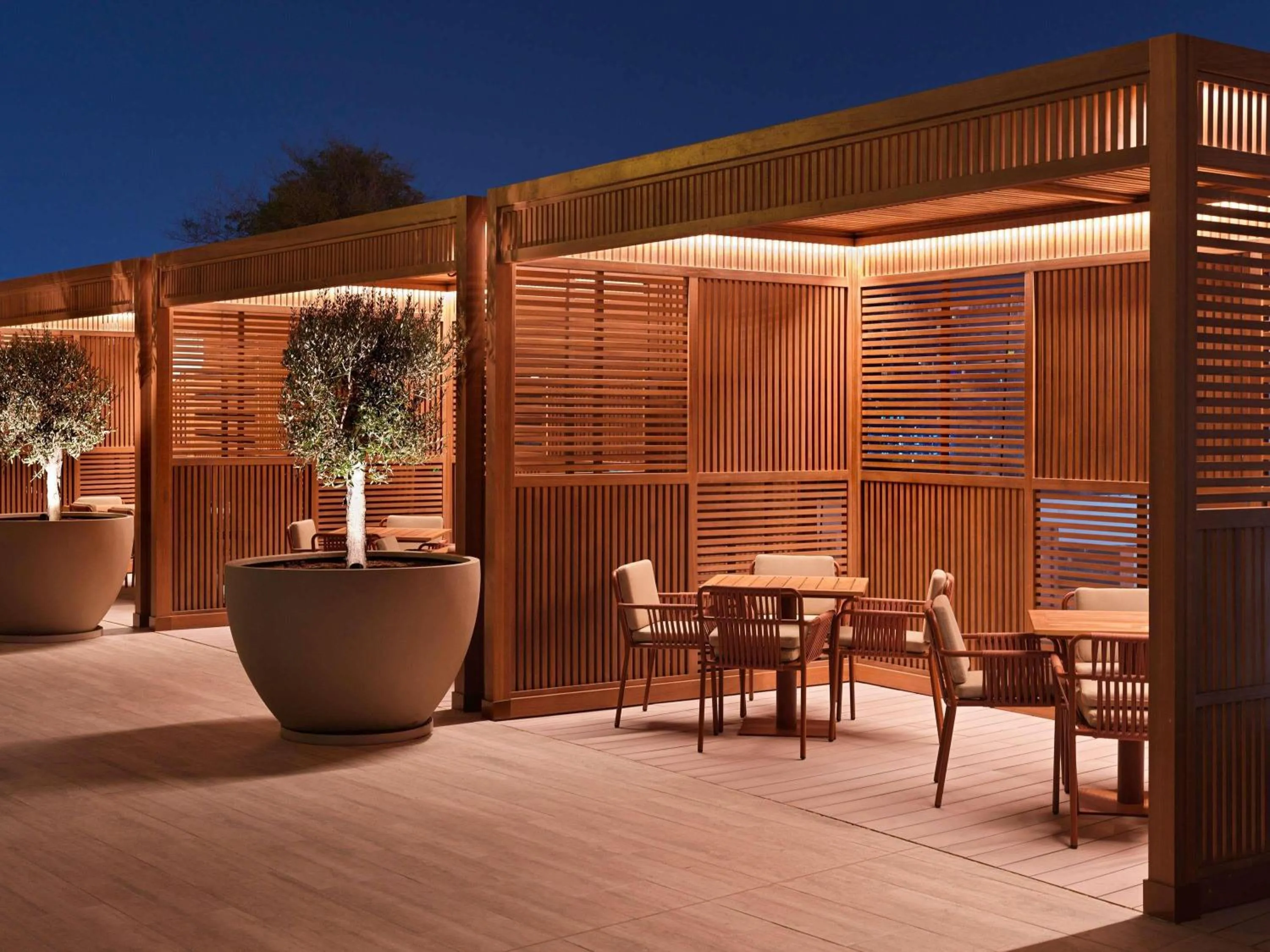 Lounge or bar in Raffles Dubai