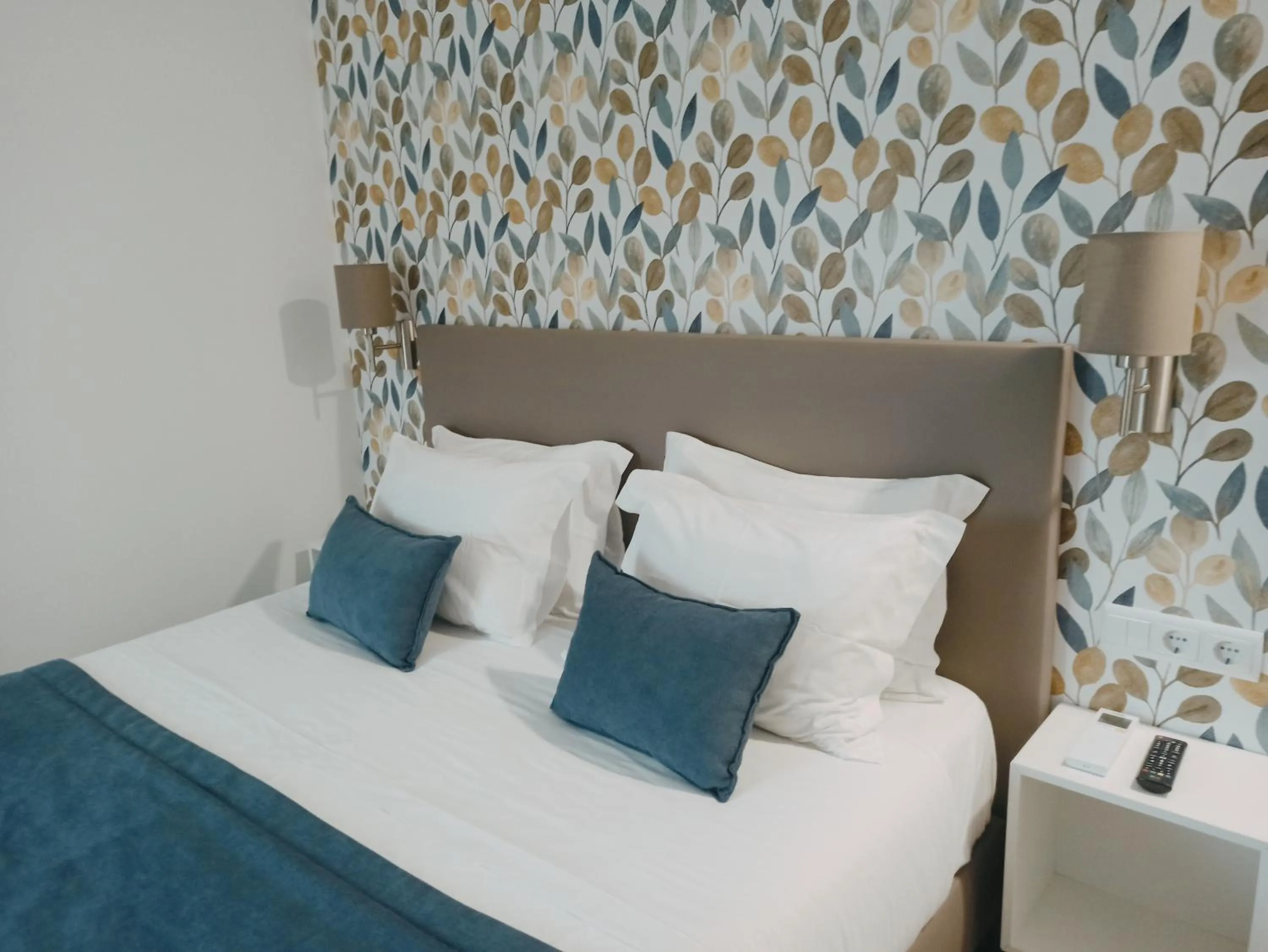 Bedroom, Bed in Porto D'Abrigo - Alojamento Local