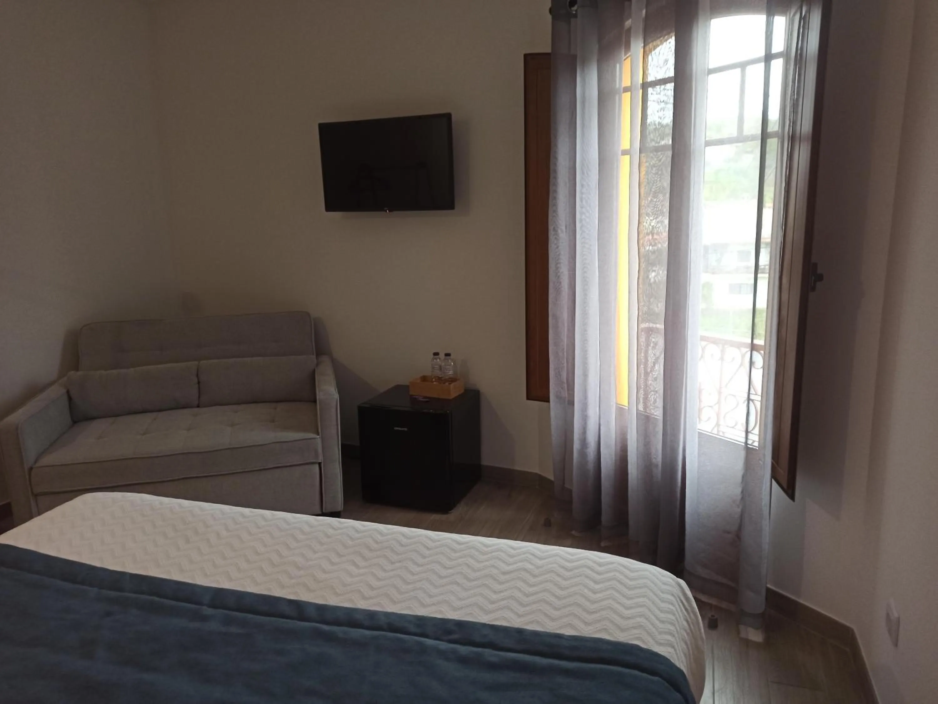 Bedroom, Bed in Porto D'Abrigo - Alojamento Local