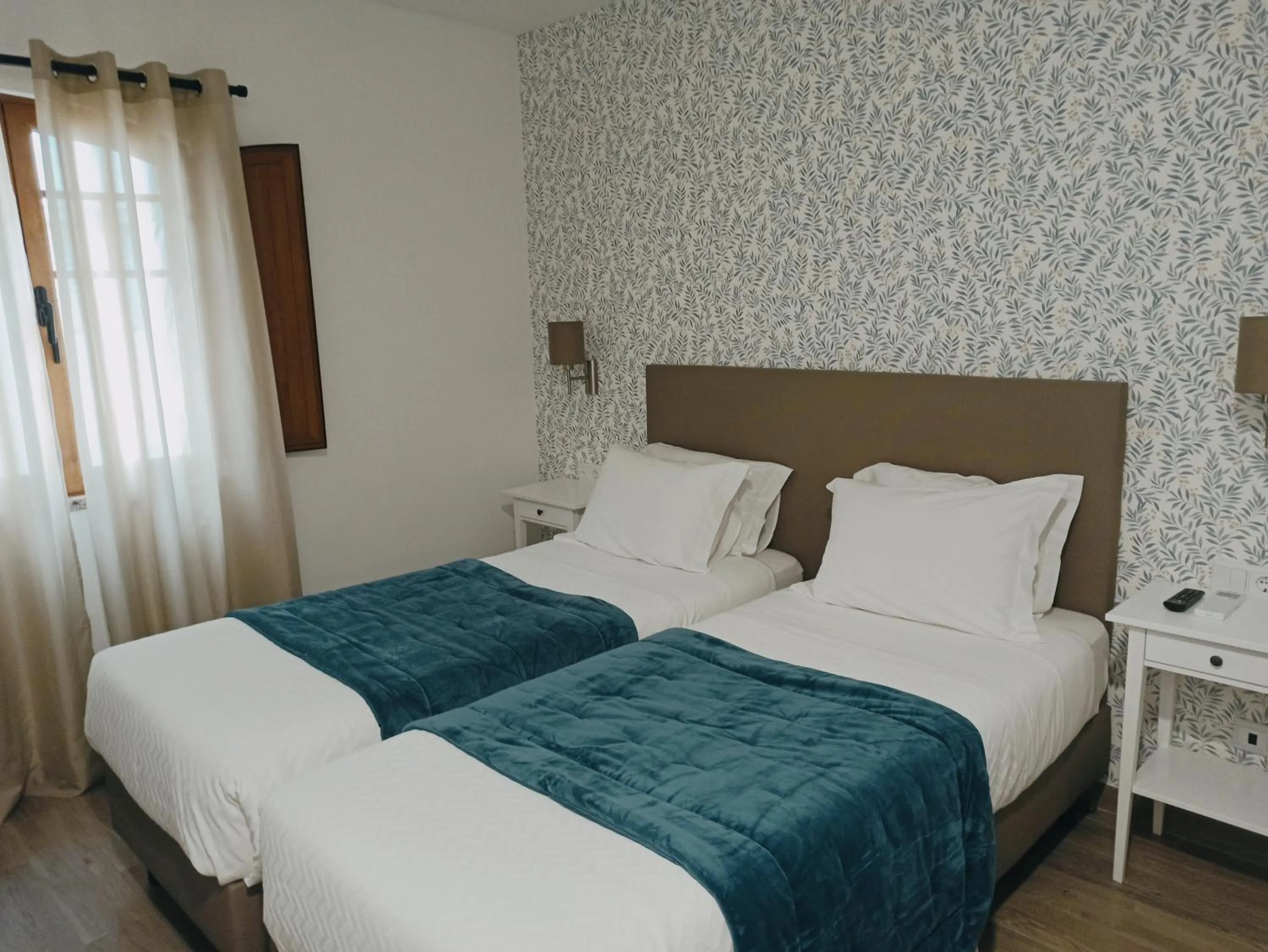 Bedroom, Bed in Porto D'Abrigo - Alojamento Local