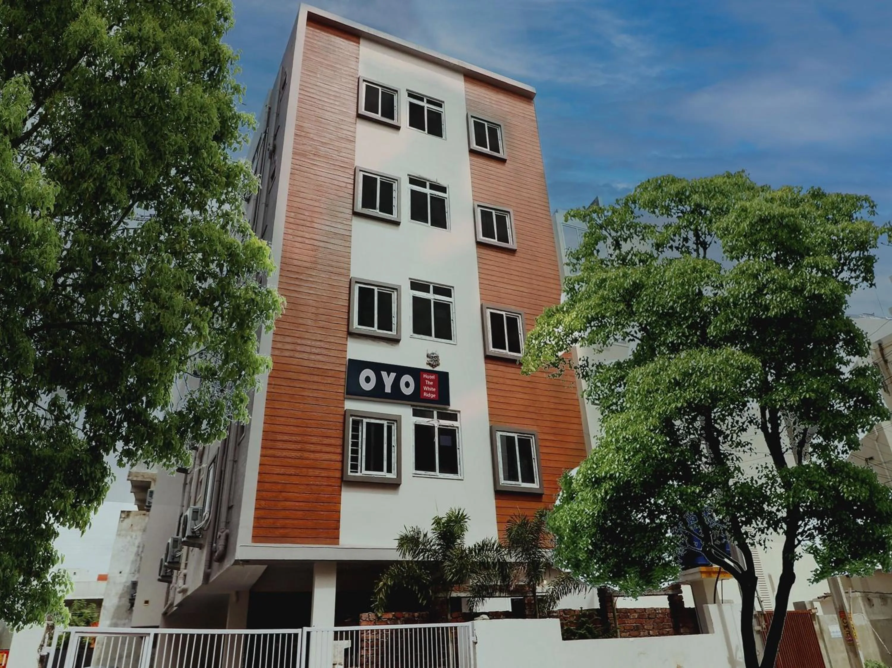 Facade/entrance in Hotel O White Ridge