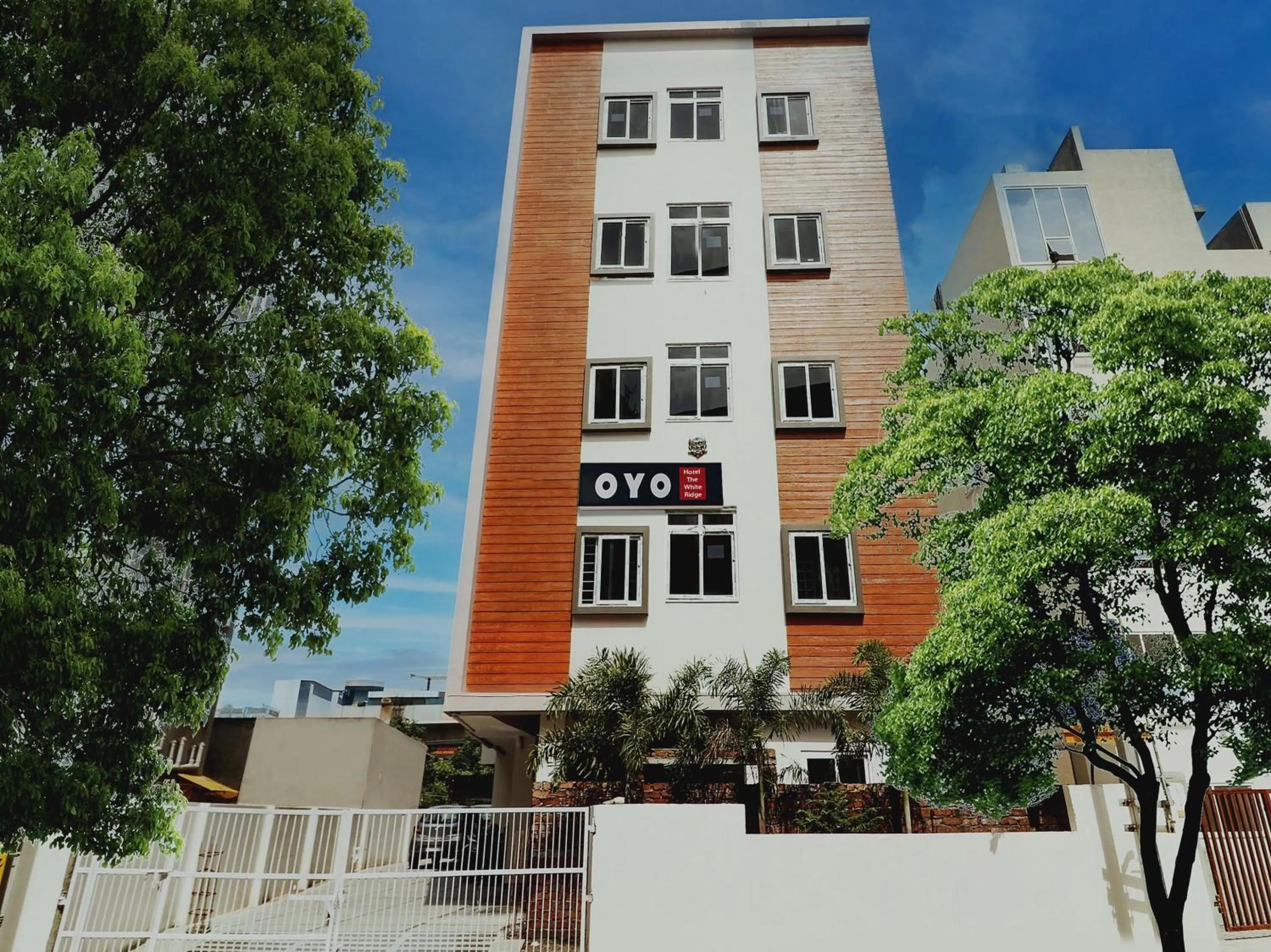 Facade/entrance in Hotel O White Ridge