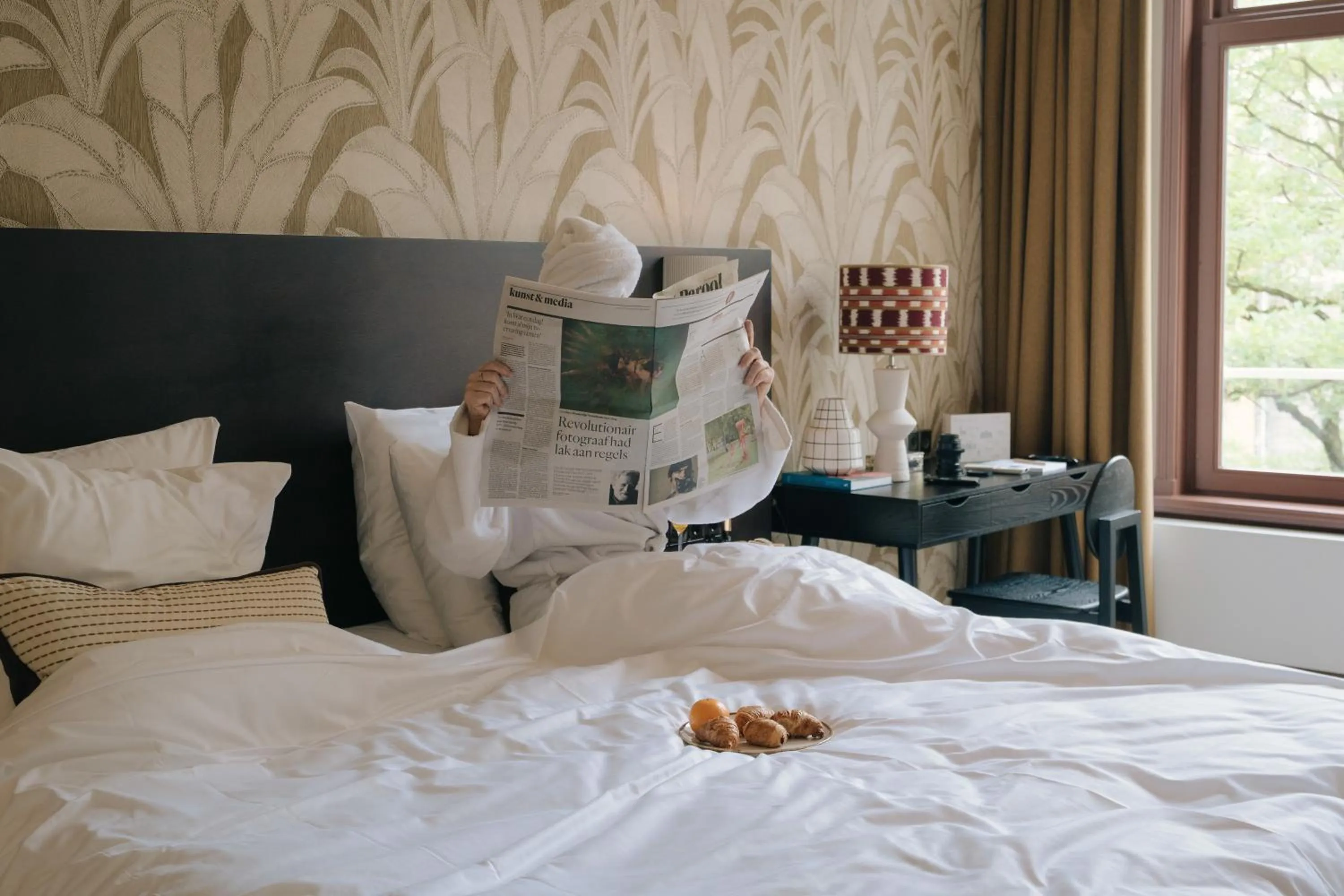 Breakfast, Bed in Hotel Omega