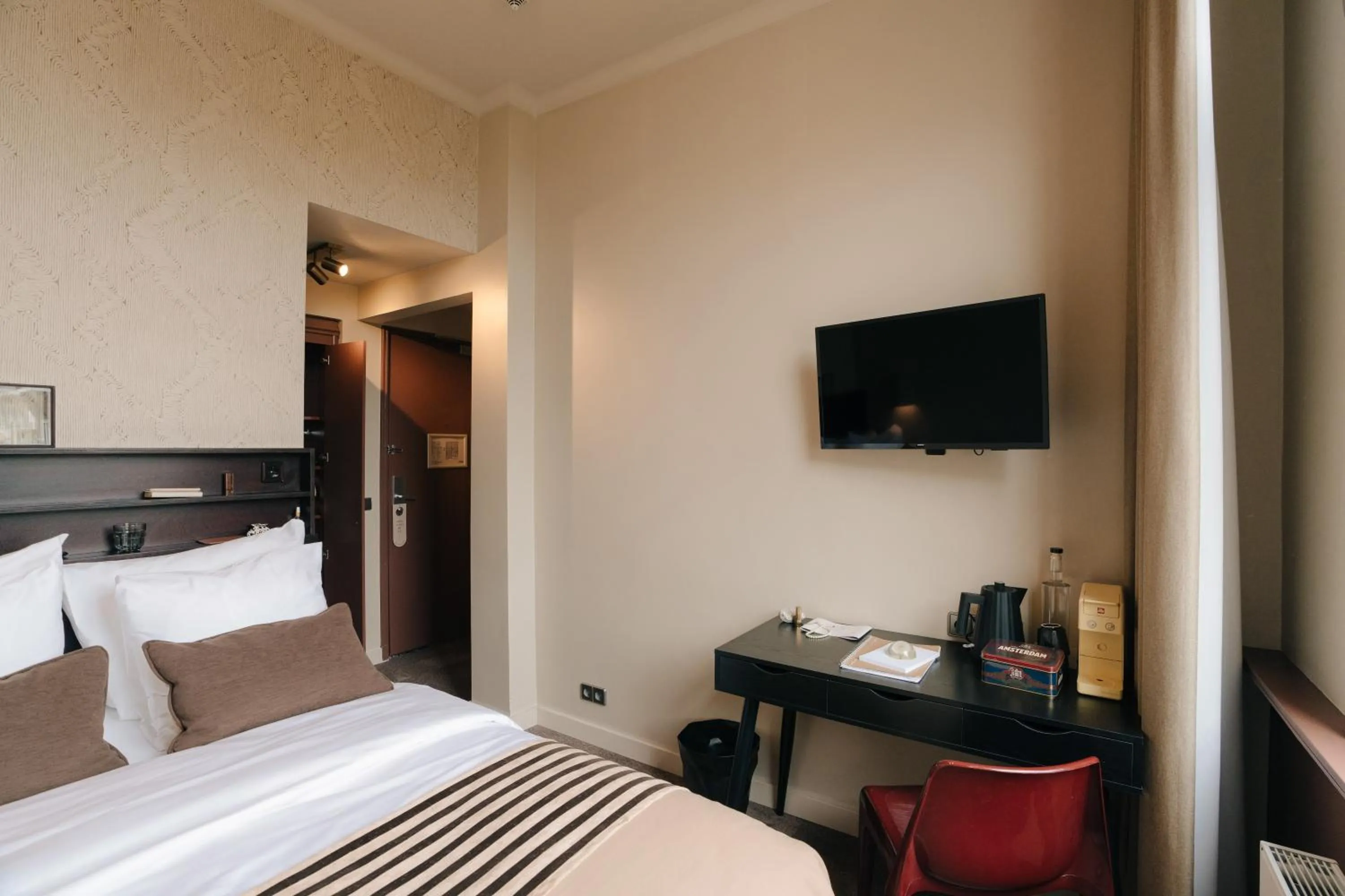 TV and multimedia, Bed in Hotel Omega