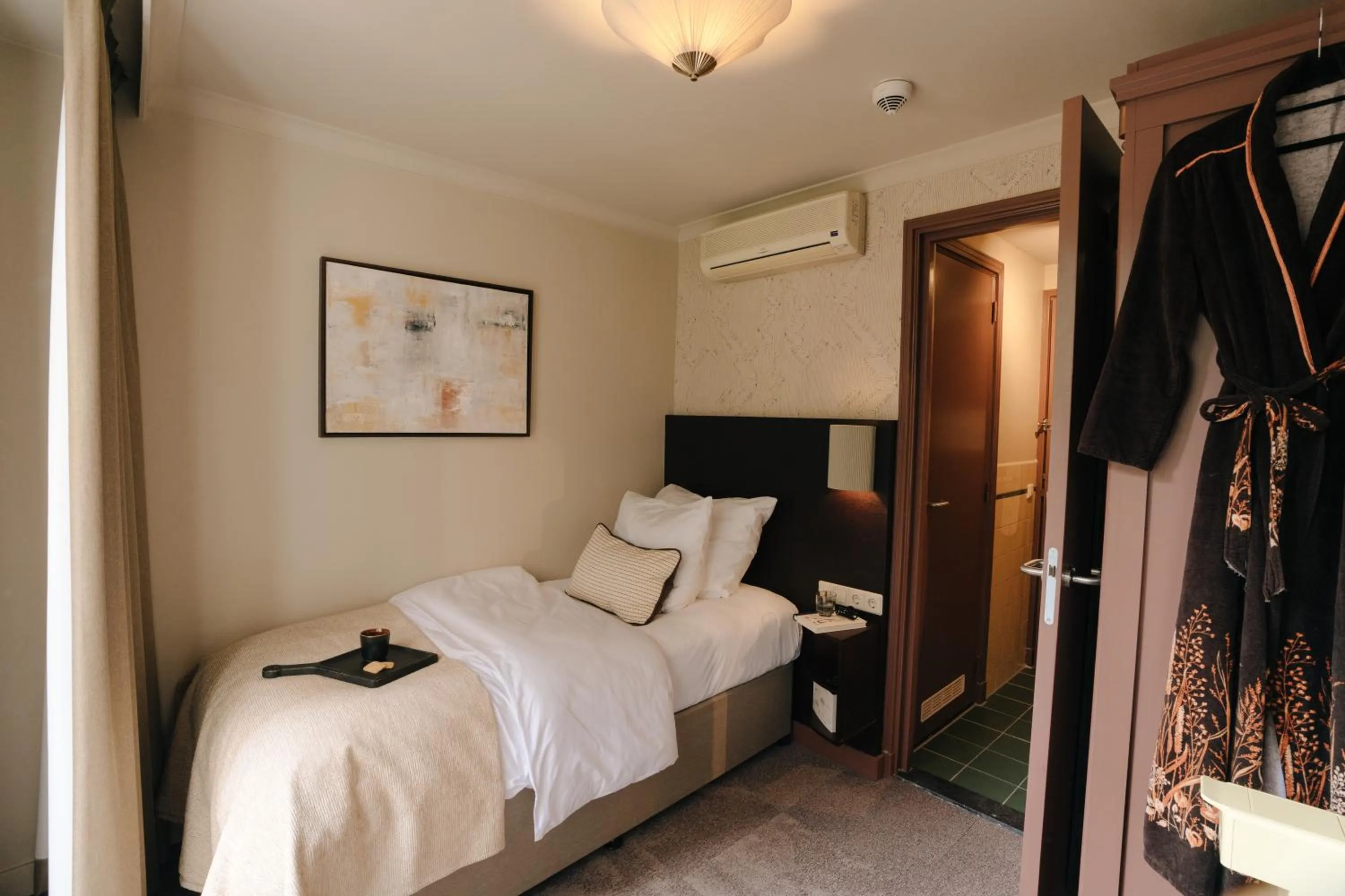 Photo of the whole room, Bed in Hotel Omega