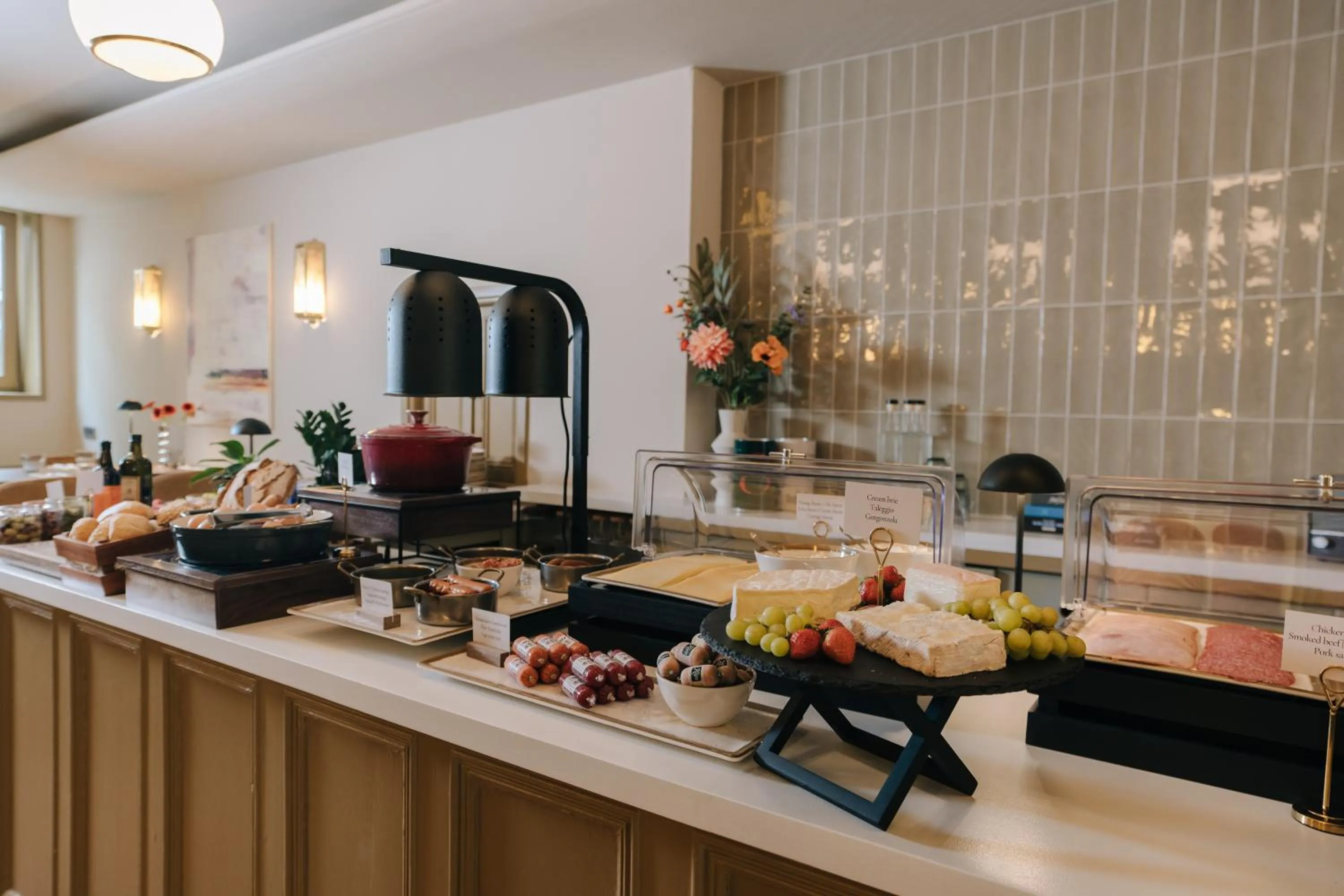 Breakfast in Hotel Omega