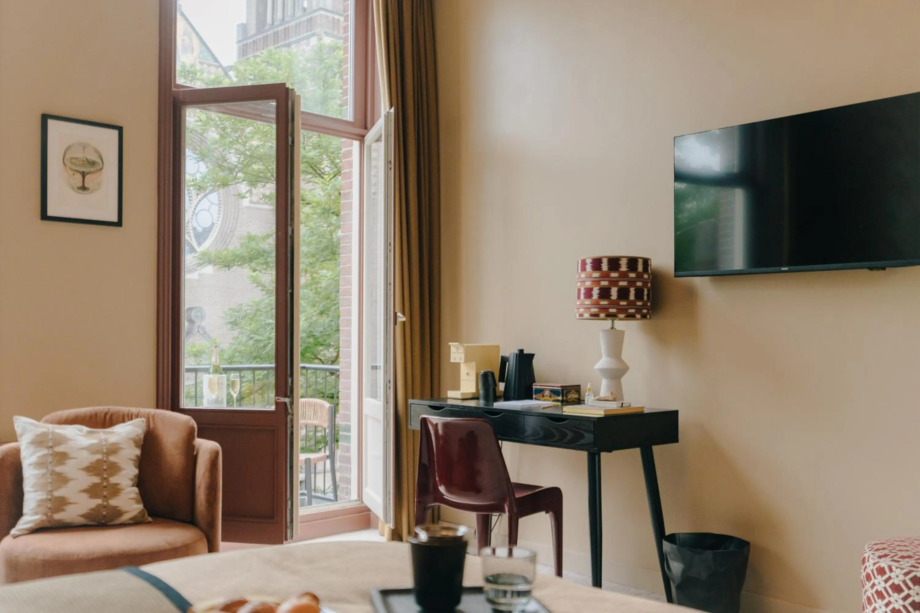 TV and multimedia in Hotel Omega