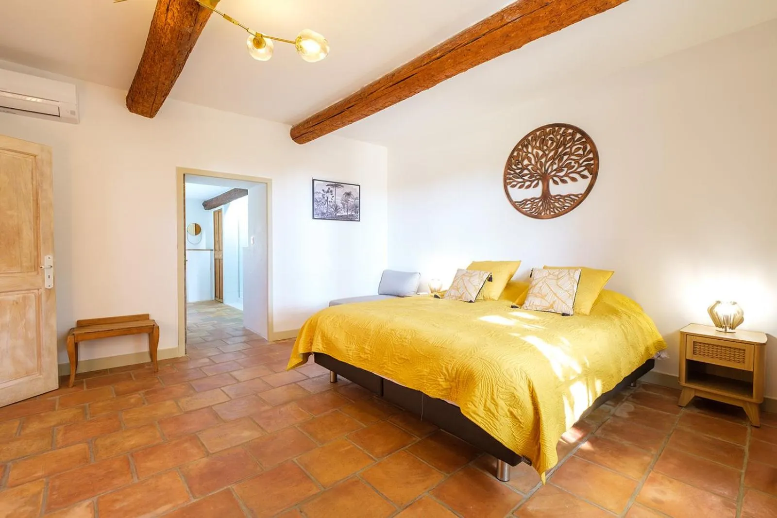 Bedroom, Bed in LE MAS DES FLANERAIES