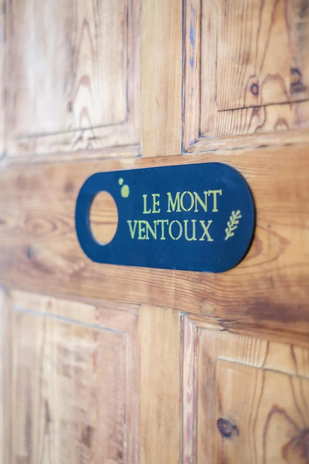 Logo/Certificate/Sign in LE MAS DES FLANERAIES