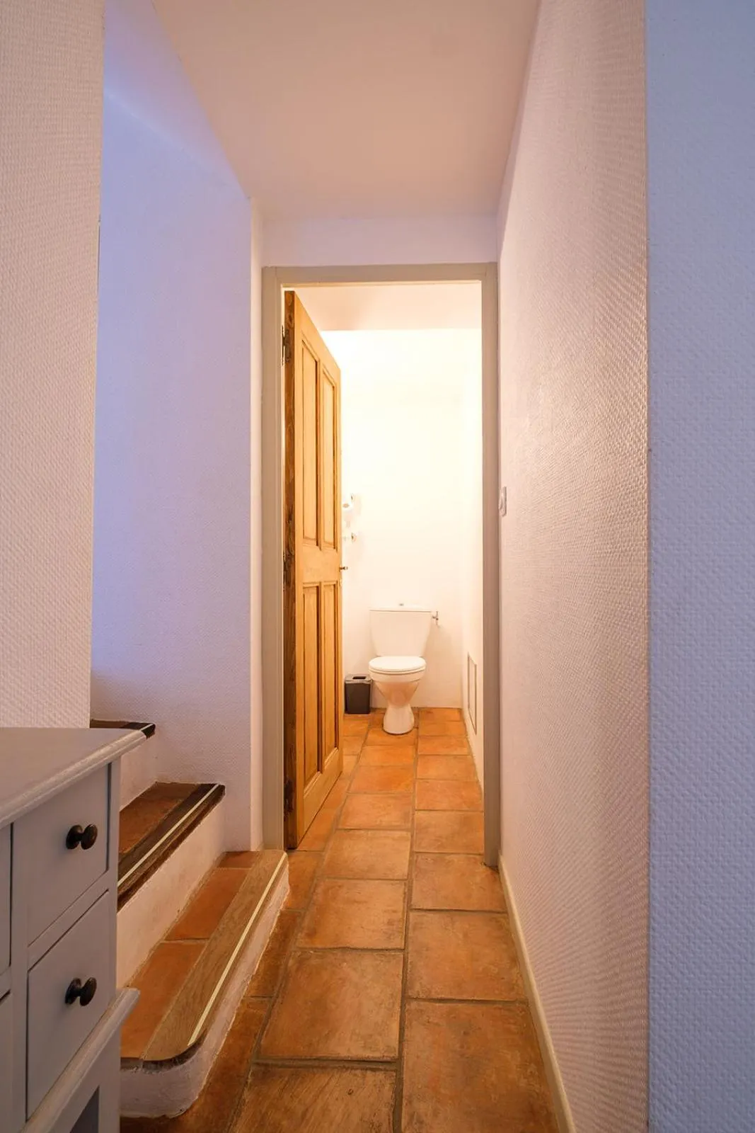 Toilet in LE MAS DES FLANERAIES