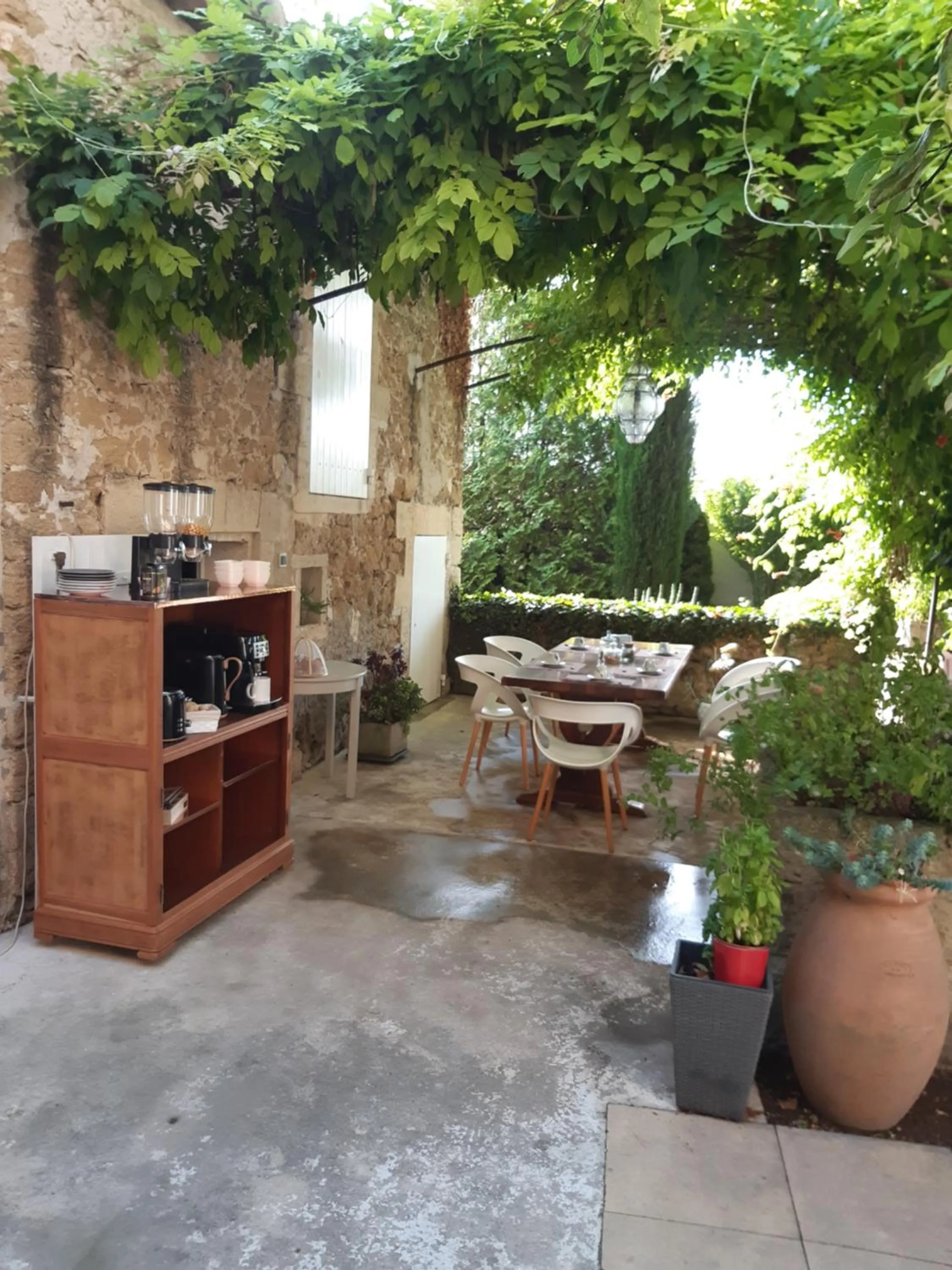 Breakfast in LE MAS DES FLANERAIES