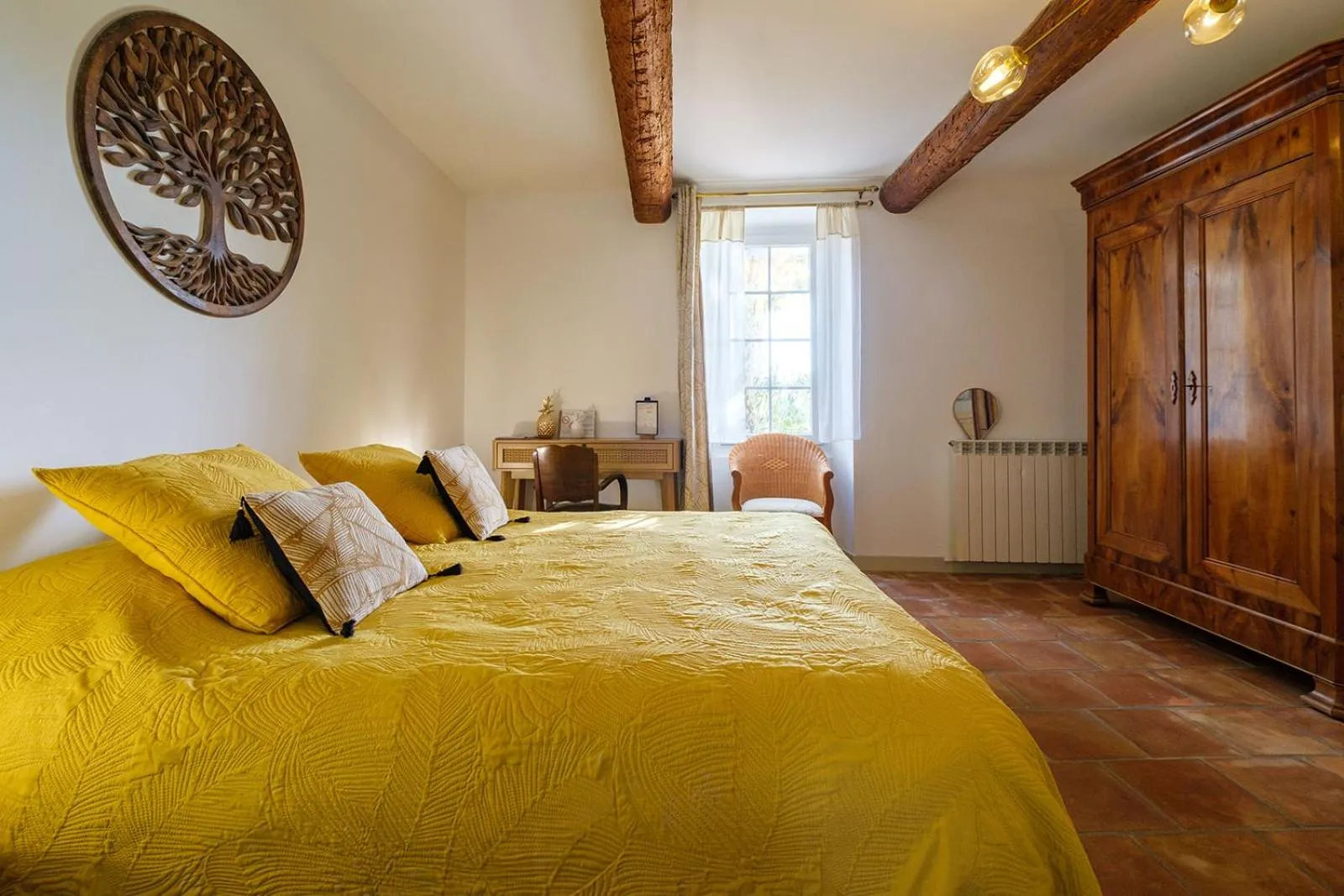 Bed in LE MAS DES FLANERAIES