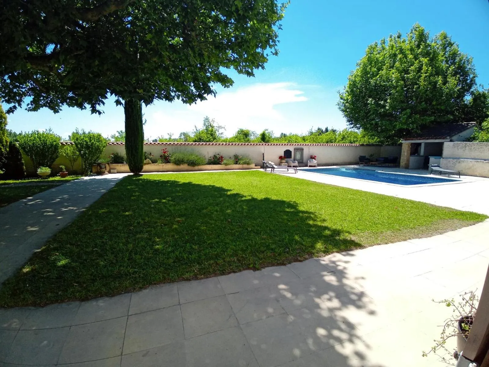 Garden in LE MAS DES FLANERAIES