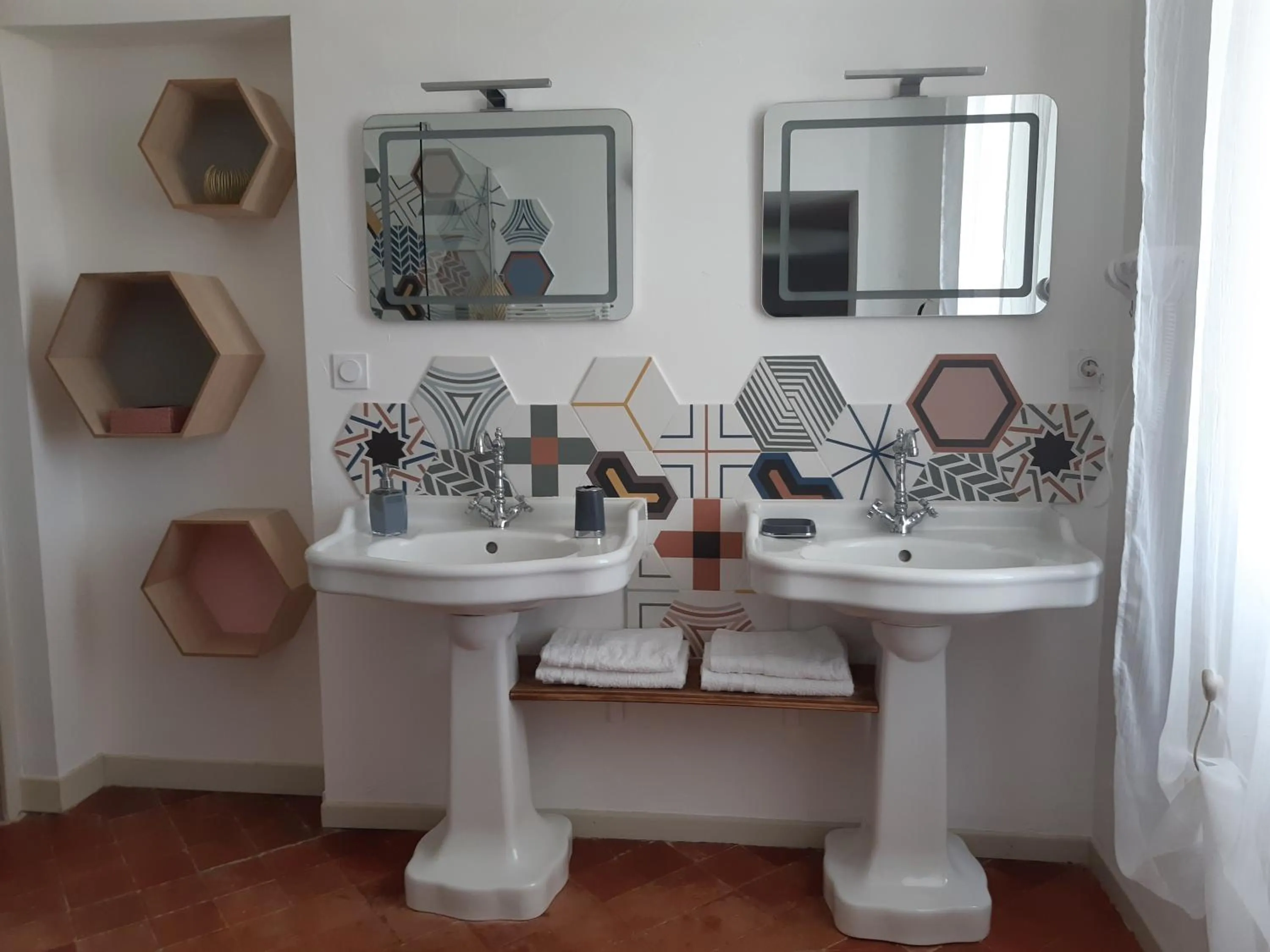 Bathroom in LE MAS DES FLANERAIES