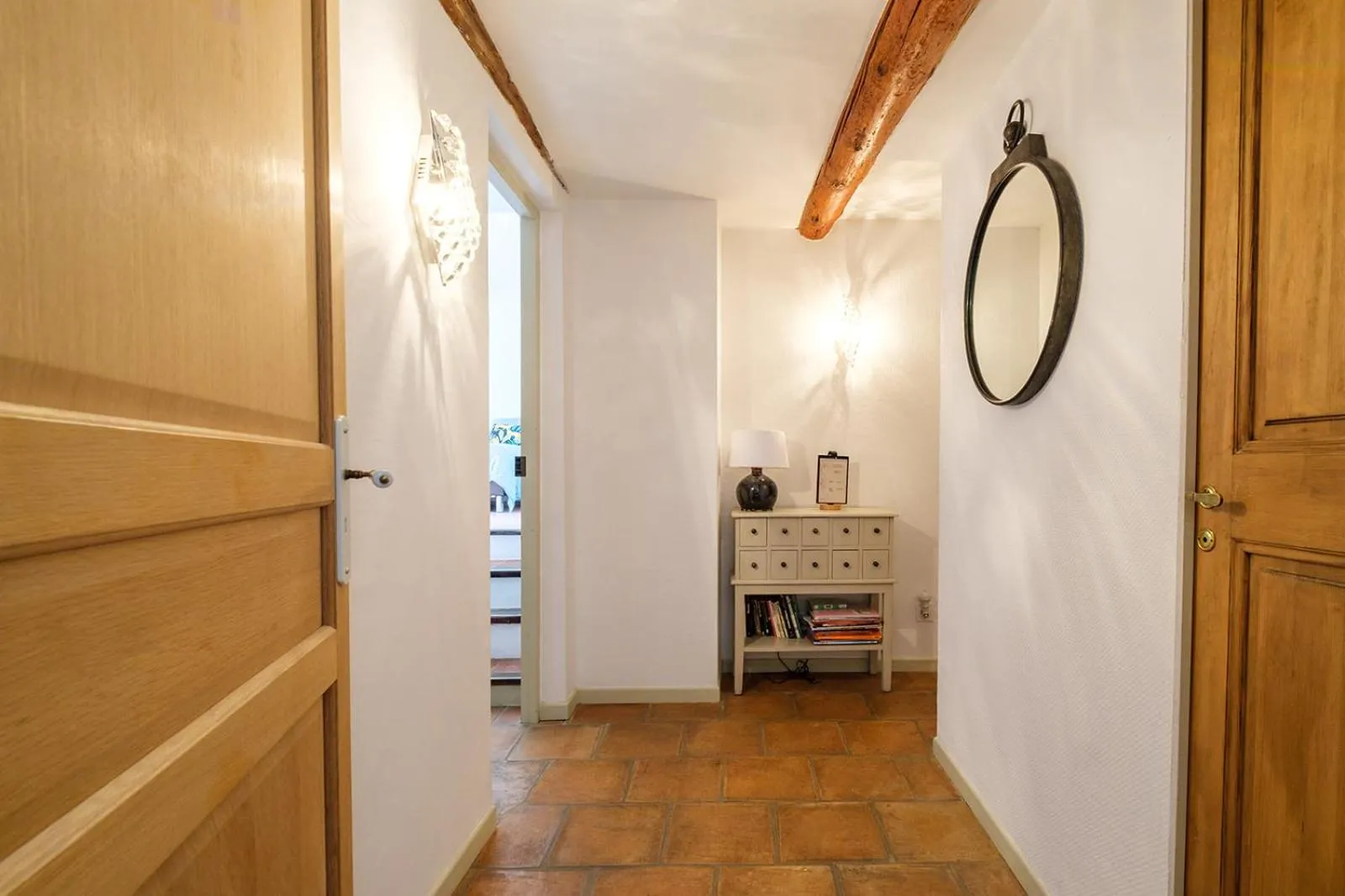 Photo of the whole room in LE MAS DES FLANERAIES