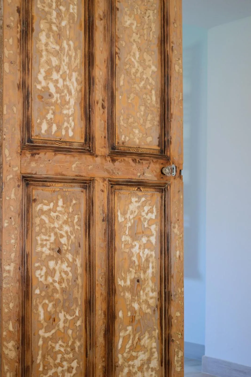 Decorative detail in LE MAS DES FLANERAIES