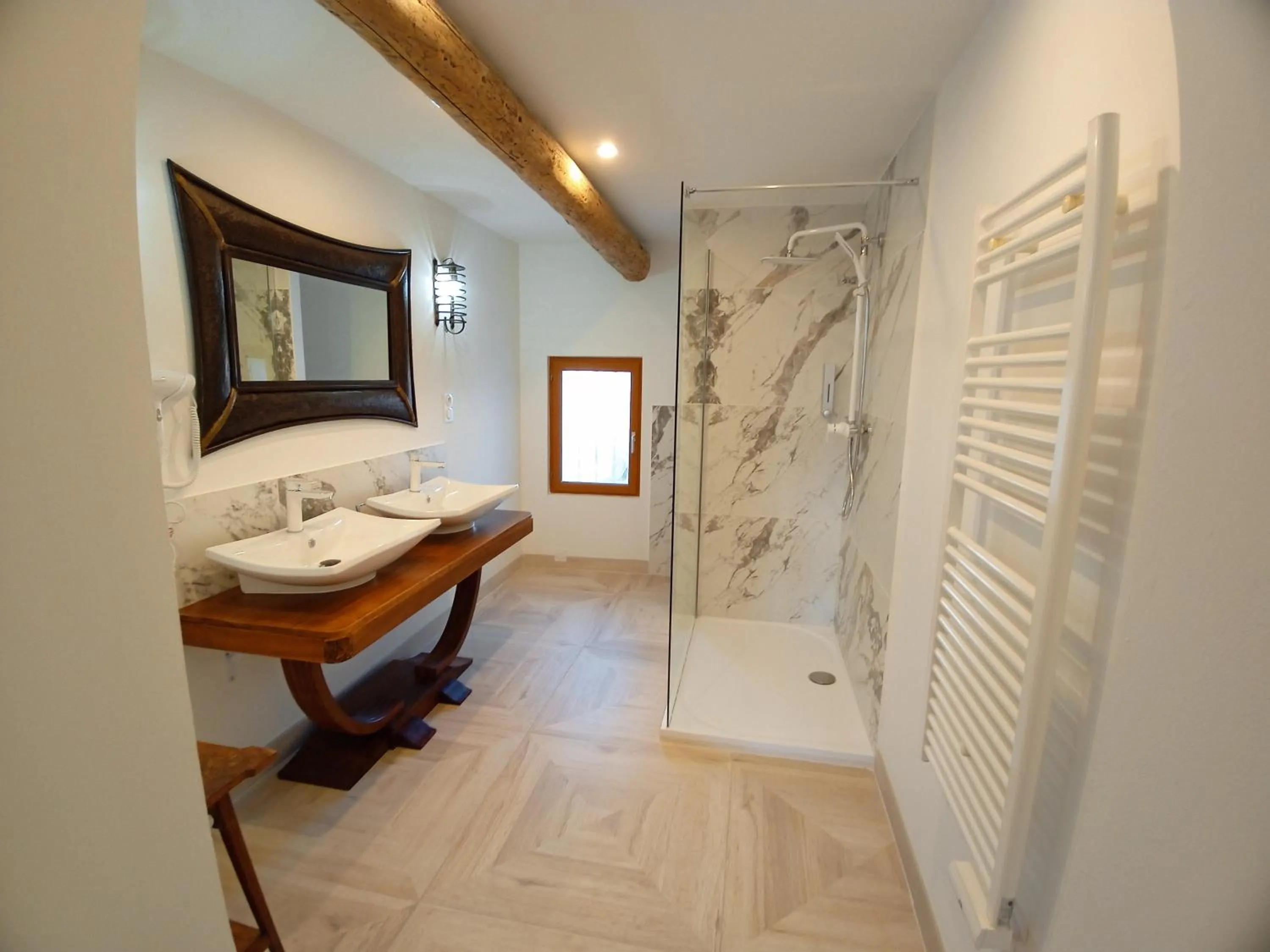 Bathroom in LE MAS DES FLANERAIES