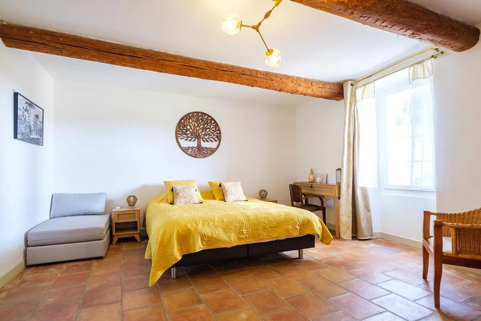 Bed in LE MAS DES FLANERAIES