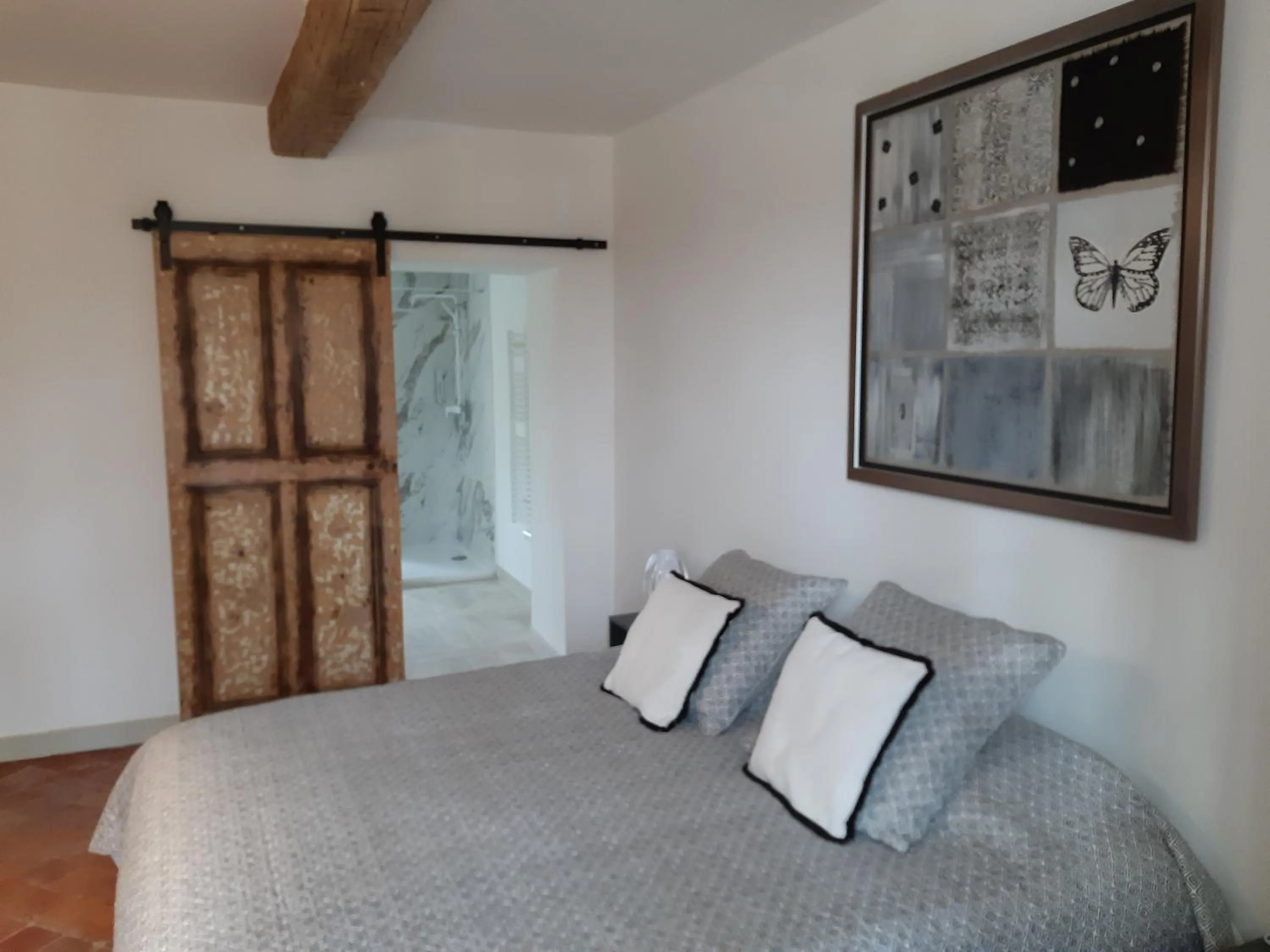 Bed in LE MAS DES FLANERAIES