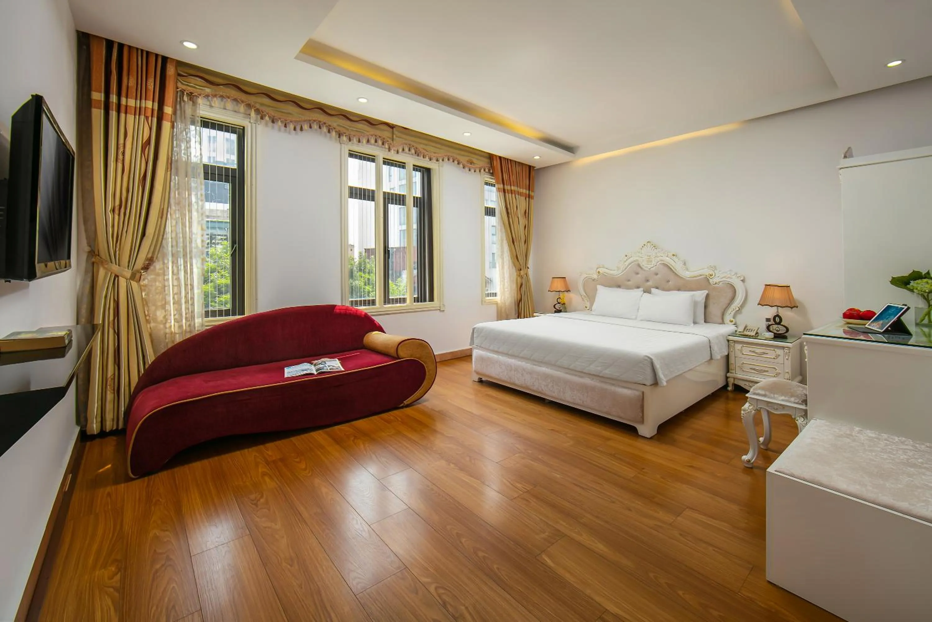 Photo of the whole room, Bed in Hanoi Kingly Hotel