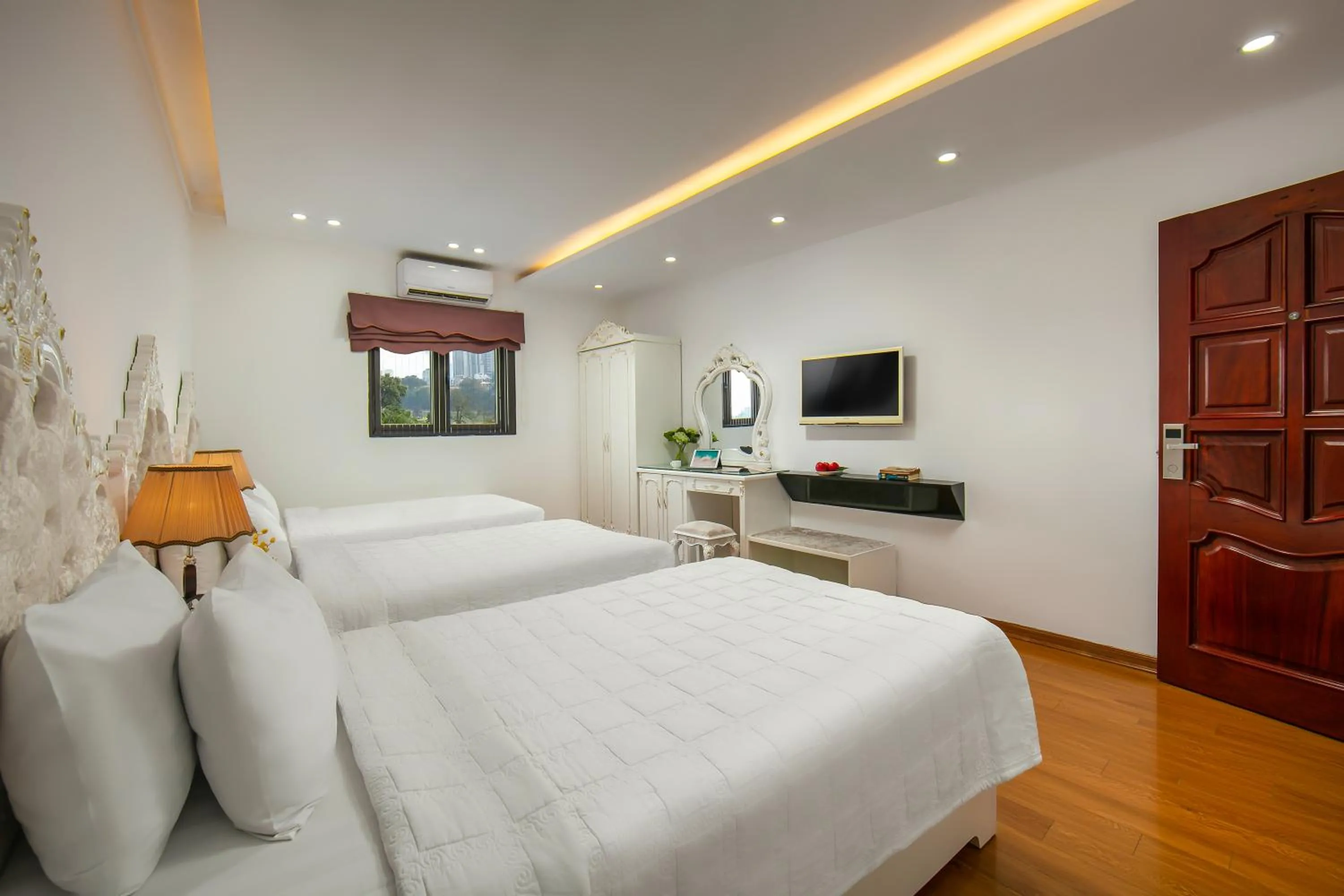 Photo of the whole room, Bed in Hanoi Kingly Hotel