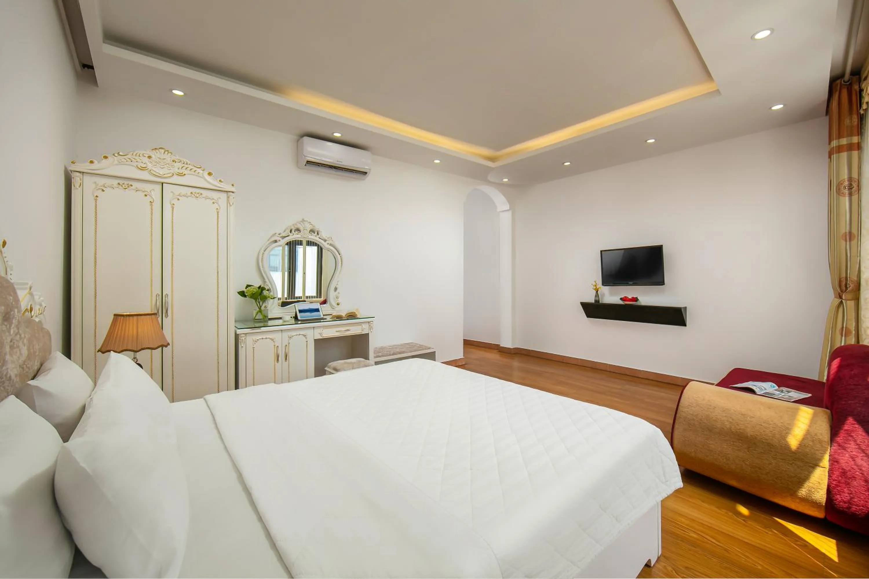 Bedroom, Bed in Hanoi Kingly Hotel