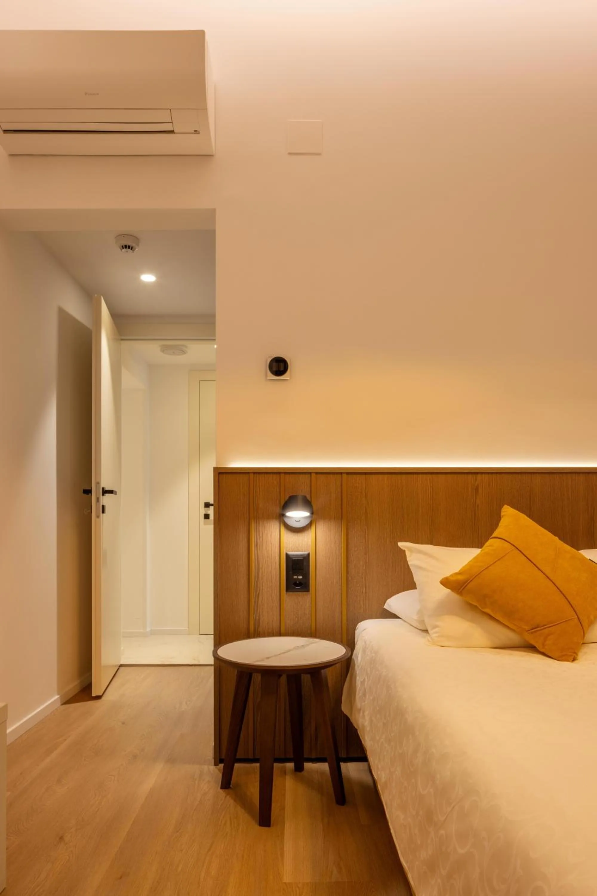 Bedroom, Bed in Hotel Walter Au Lac