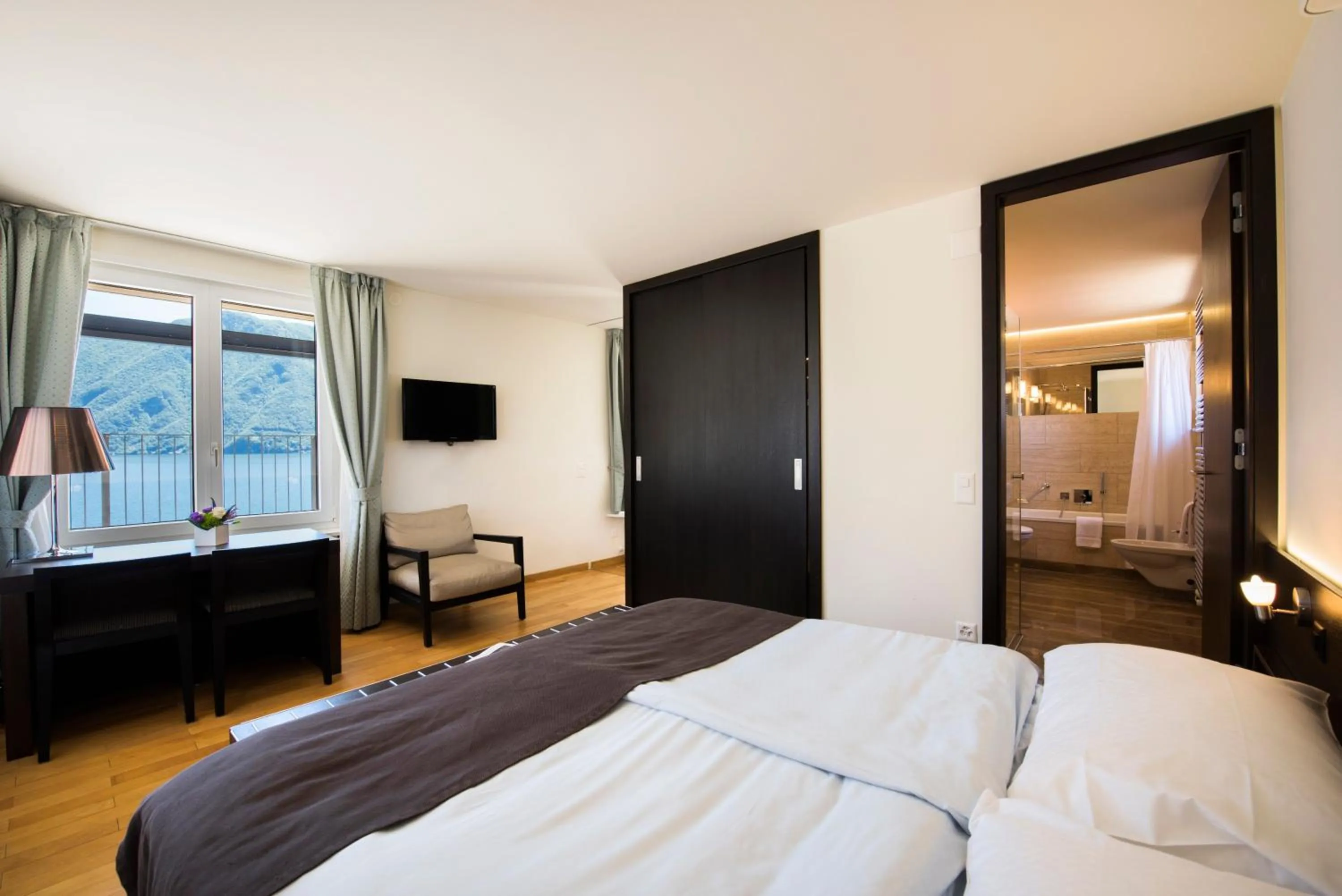 Bedroom, Bed in Hotel Walter Au Lac