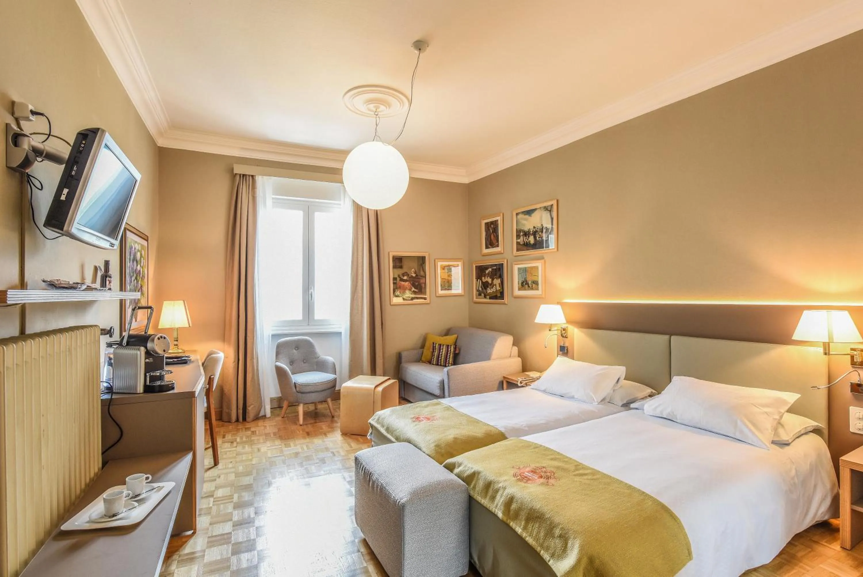 Day, Bed in Hotel Walter Au Lac