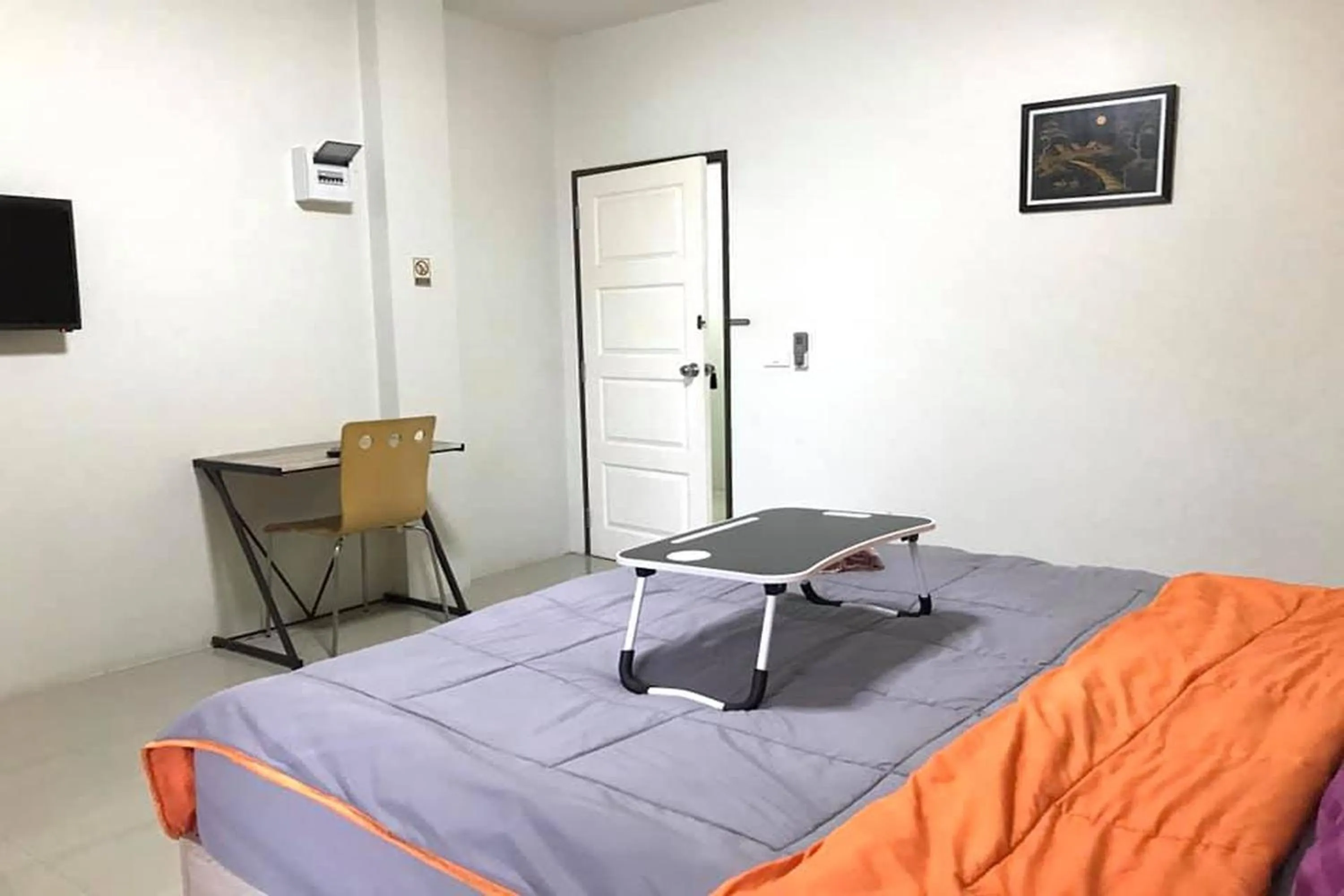 Bed in The Hope Apartment