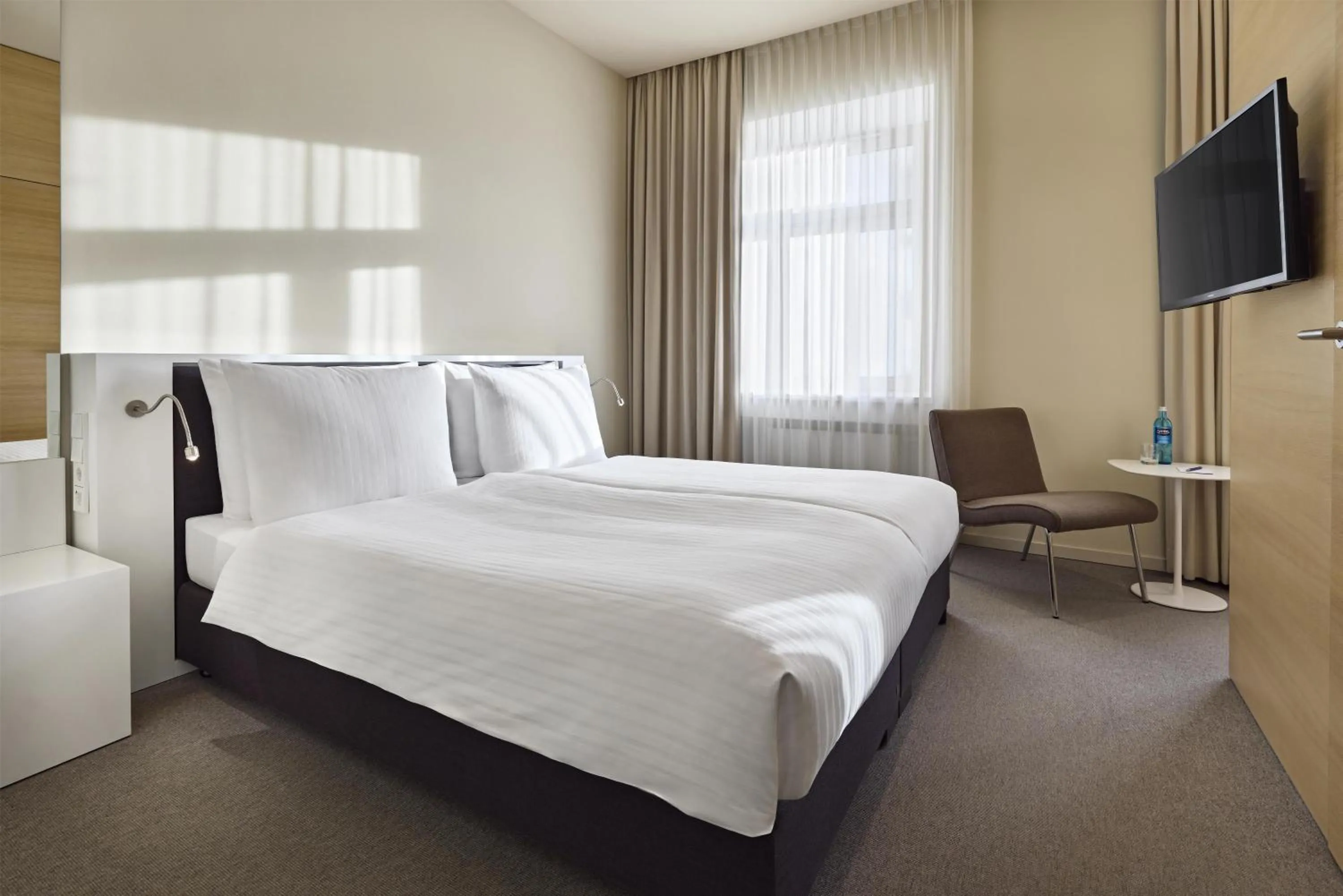 Bedroom, Bed in Dorint Parkhotel Jordanbad