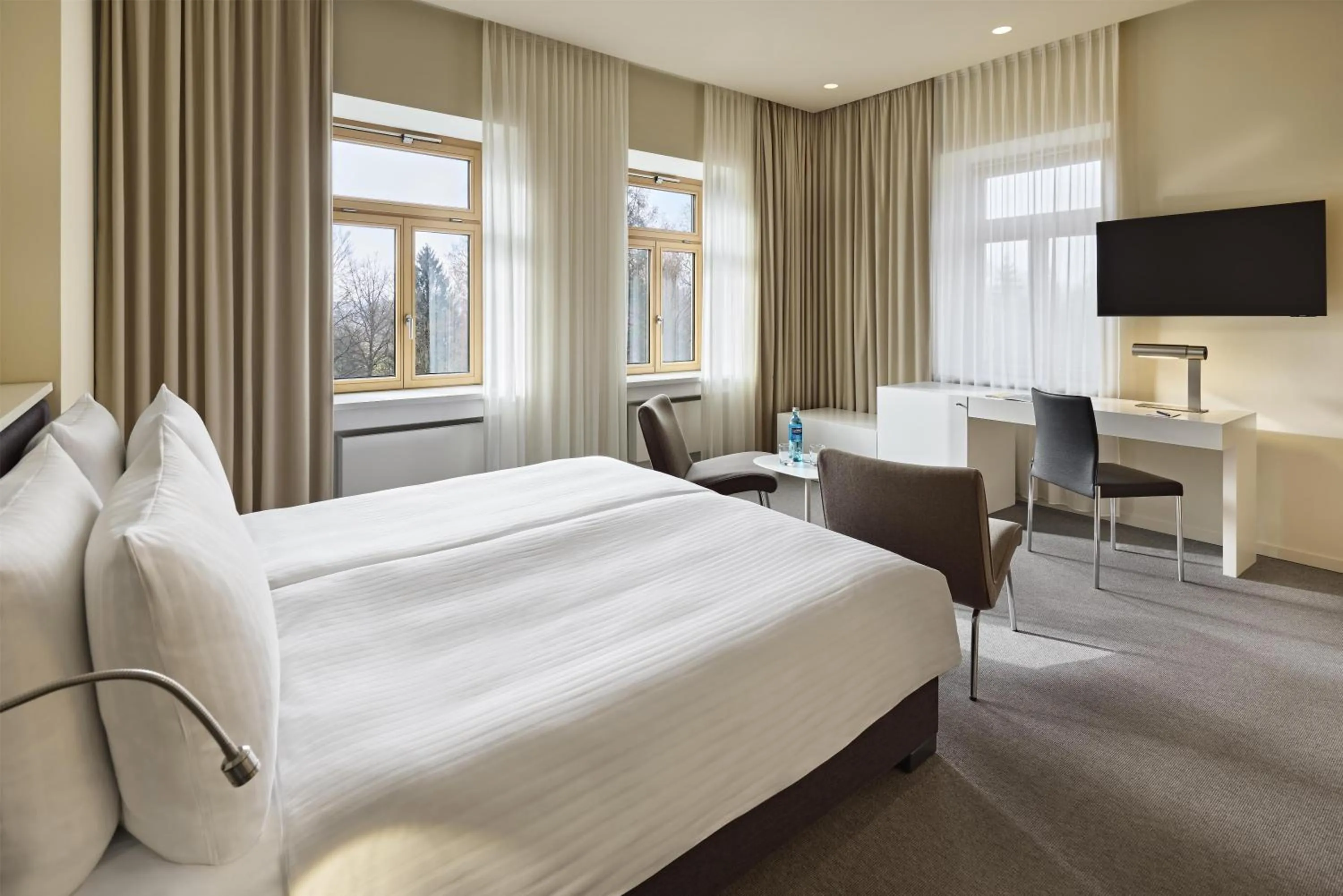 Bedroom, Bed in Dorint Parkhotel Jordanbad