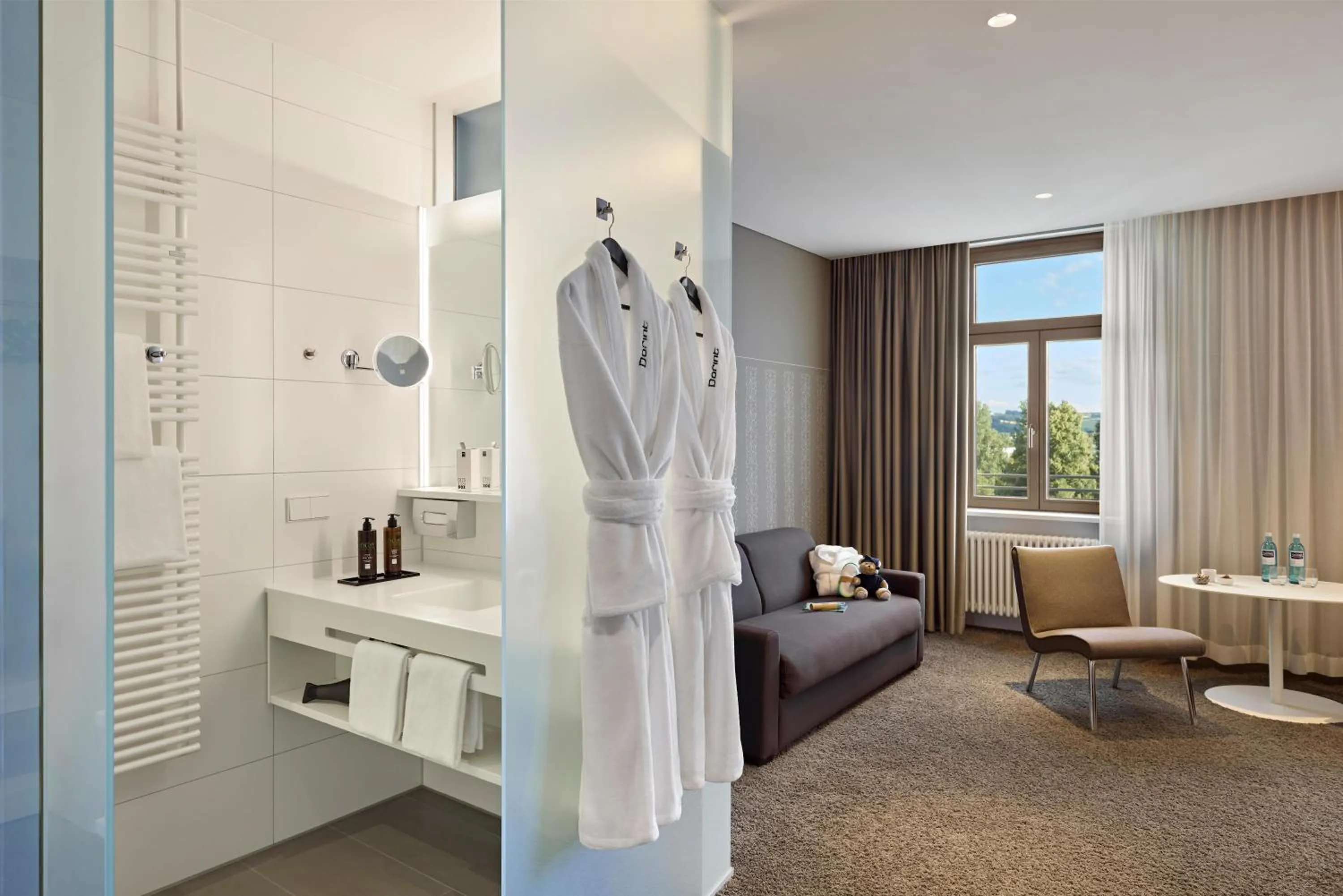 Bedroom, Bed in Dorint Parkhotel Jordanbad