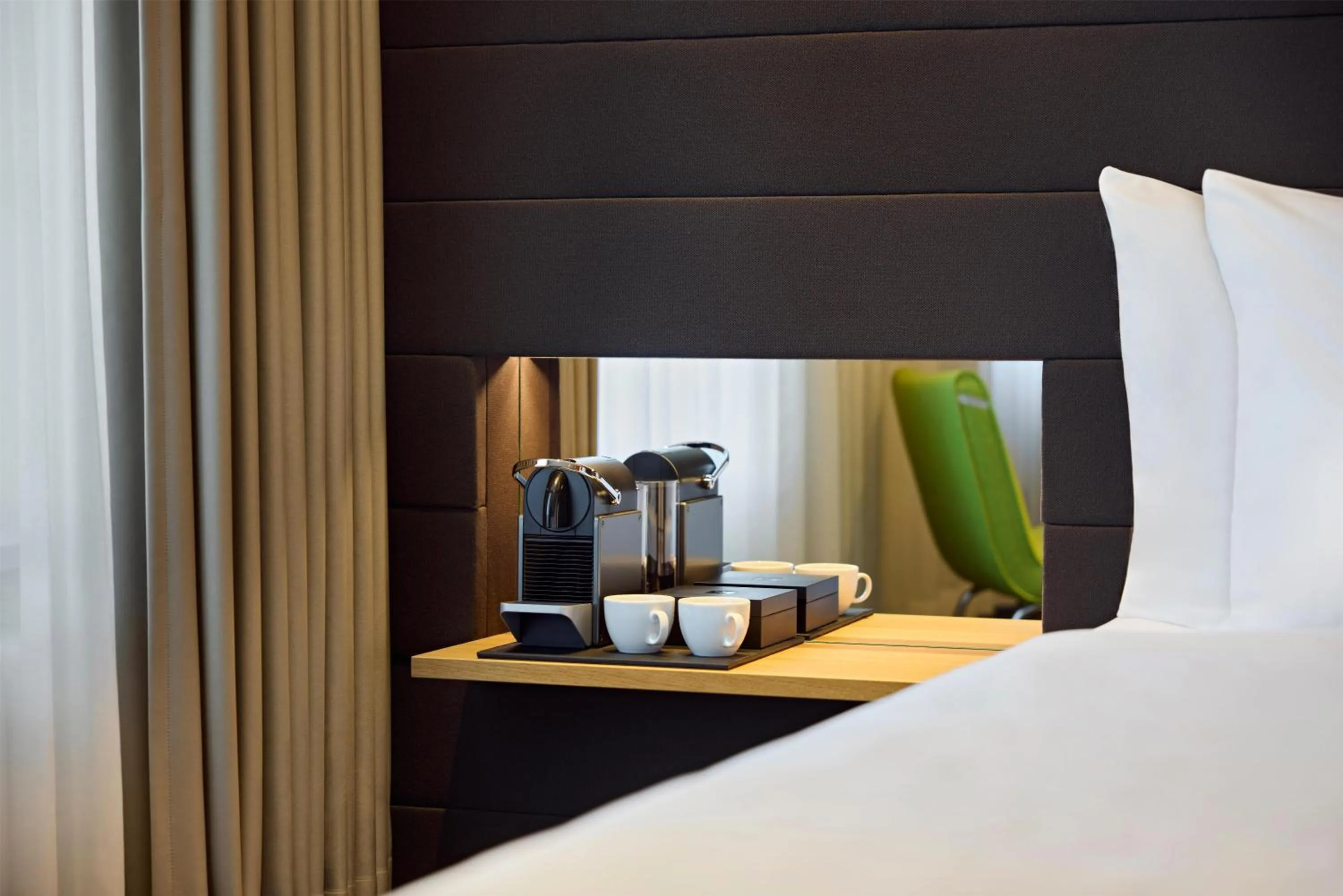 Bedroom, Bed in Dorint Parkhotel Jordanbad