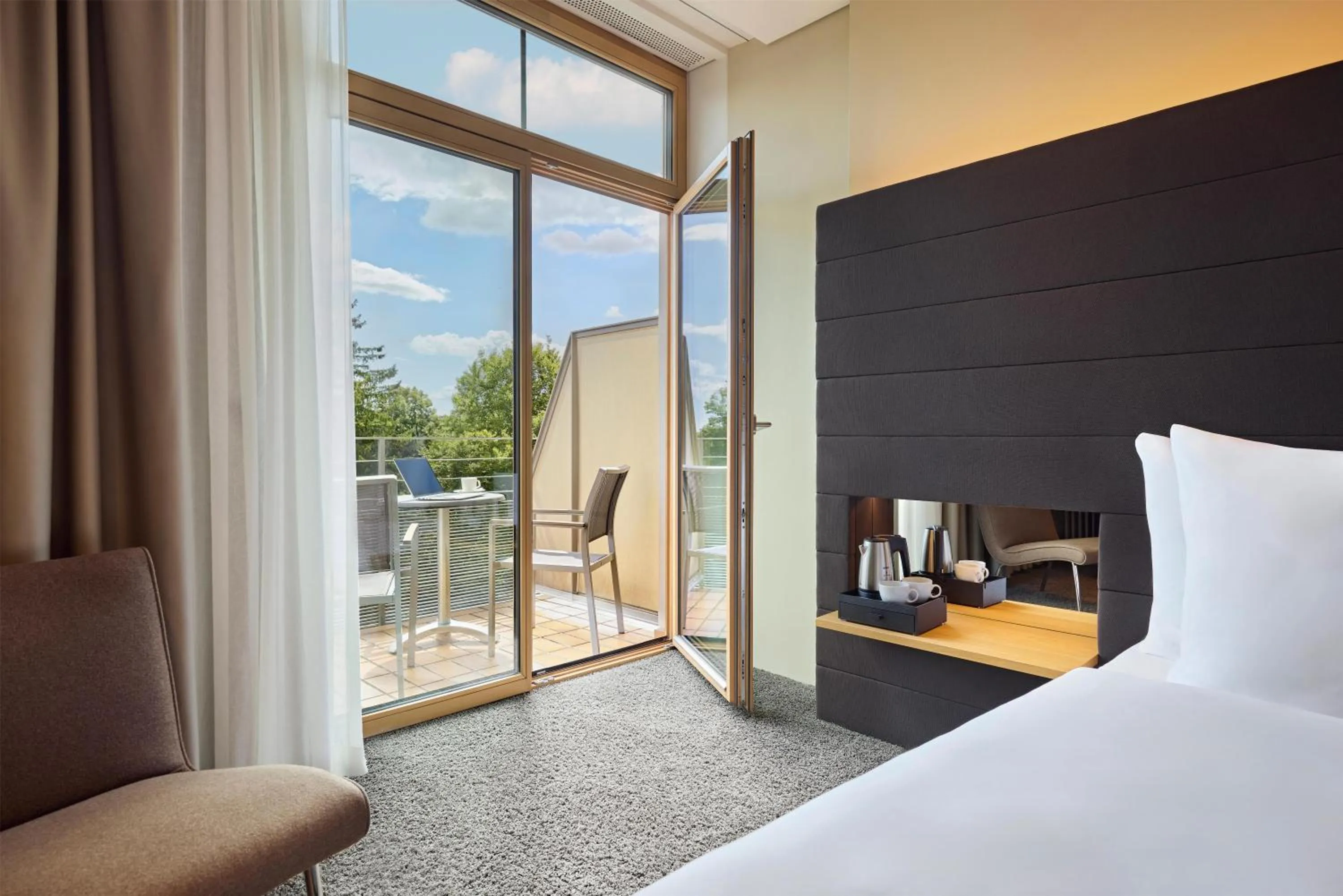 Bedroom, Bed in Dorint Parkhotel Jordanbad