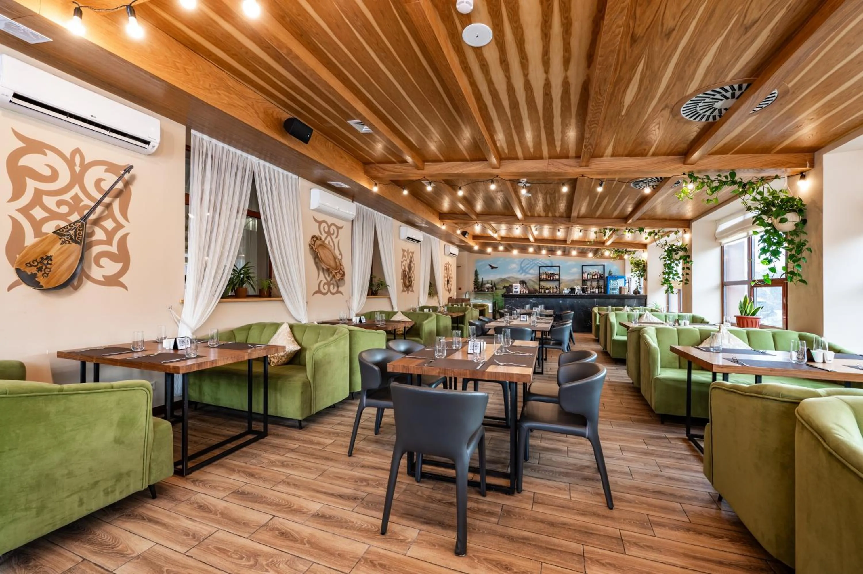 Restaurant/places to eat in Wyndham Garden Burabay