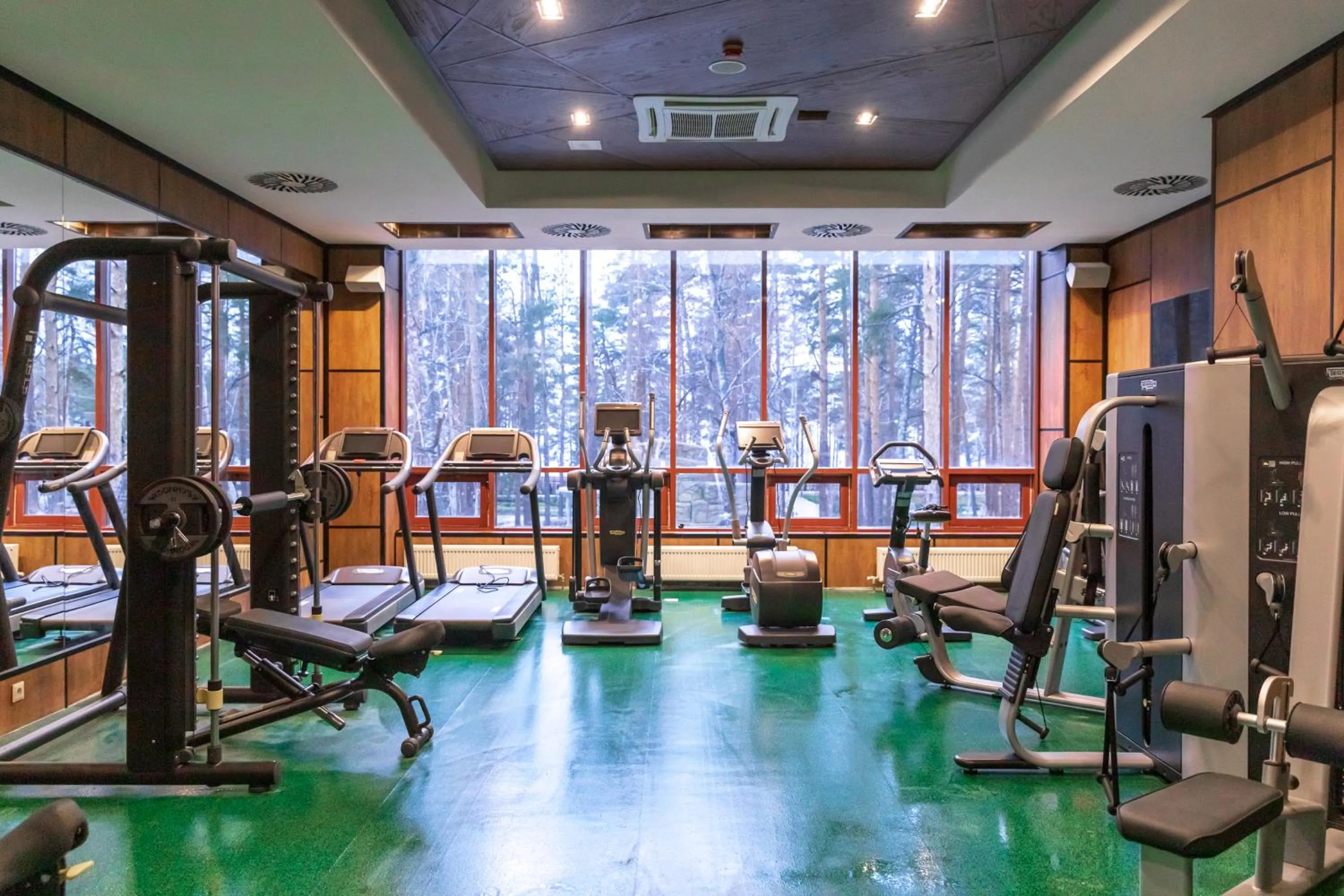 Fitness centre/facilities in Wyndham Garden Burabay