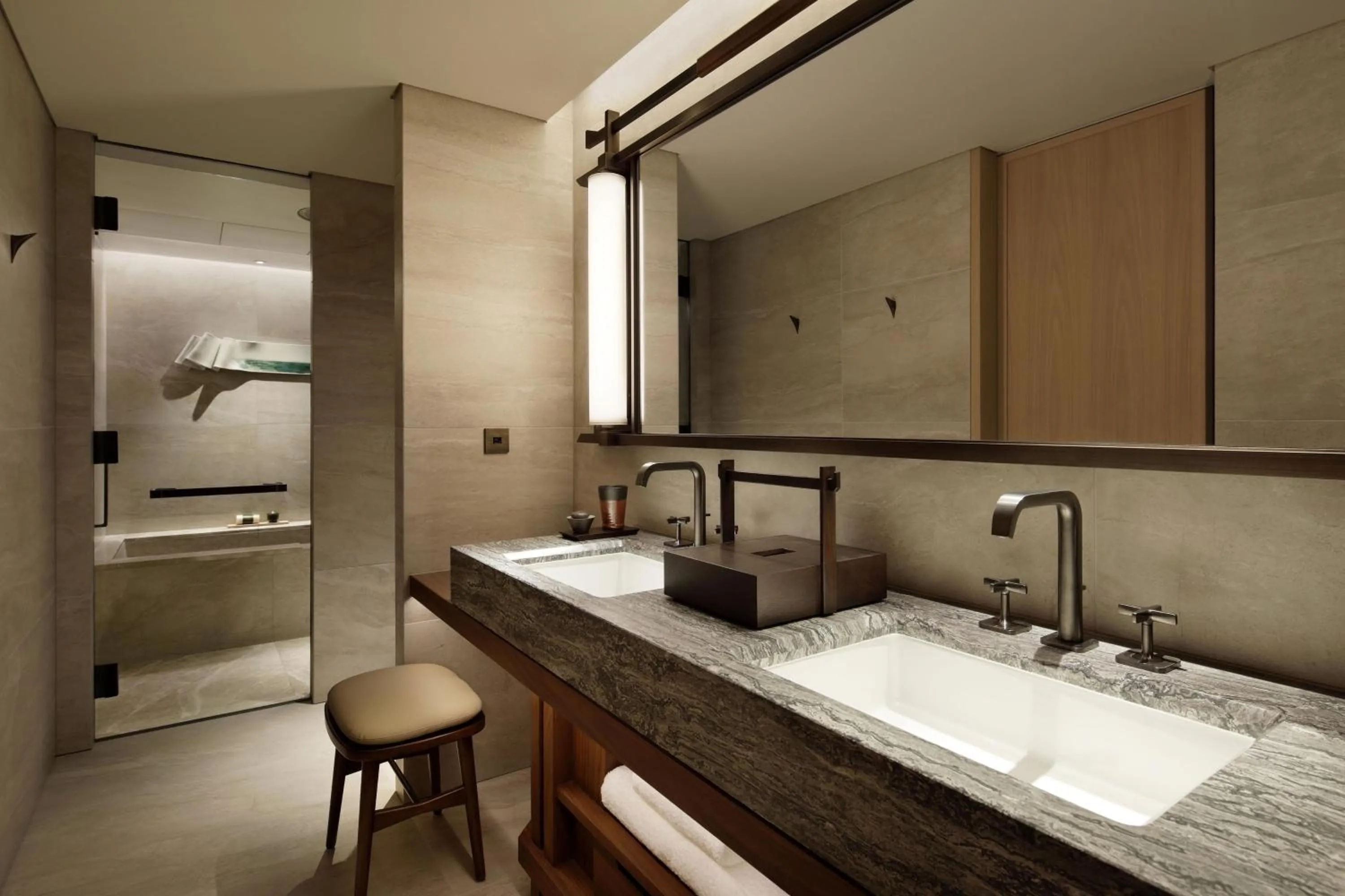 Bathroom, Bed in HOTEL THE MITSUI KYOTO, a Luxury Collection Hotel & Spa