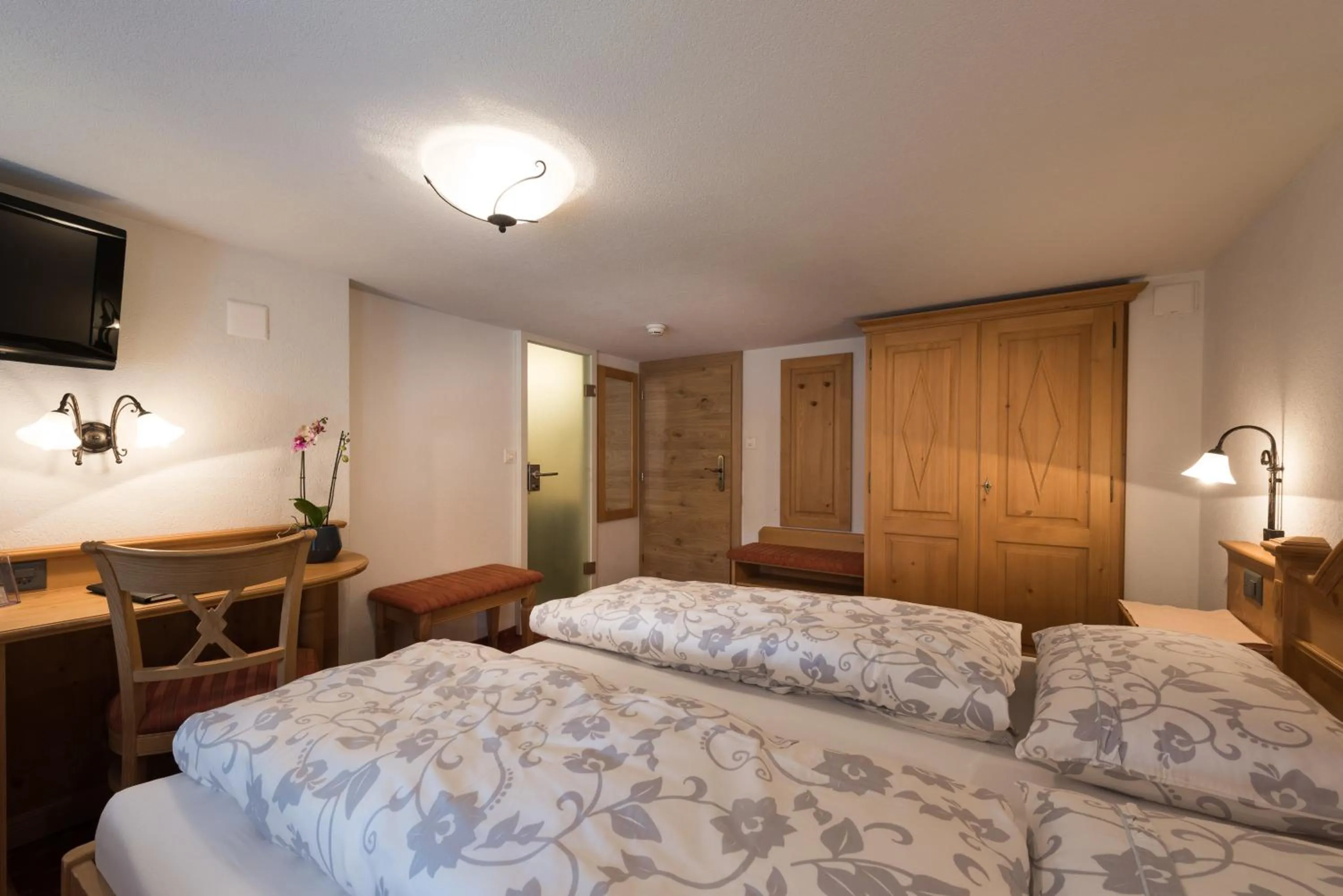 Photo of the whole room, Bed in Hotel Restaurant Hirschen