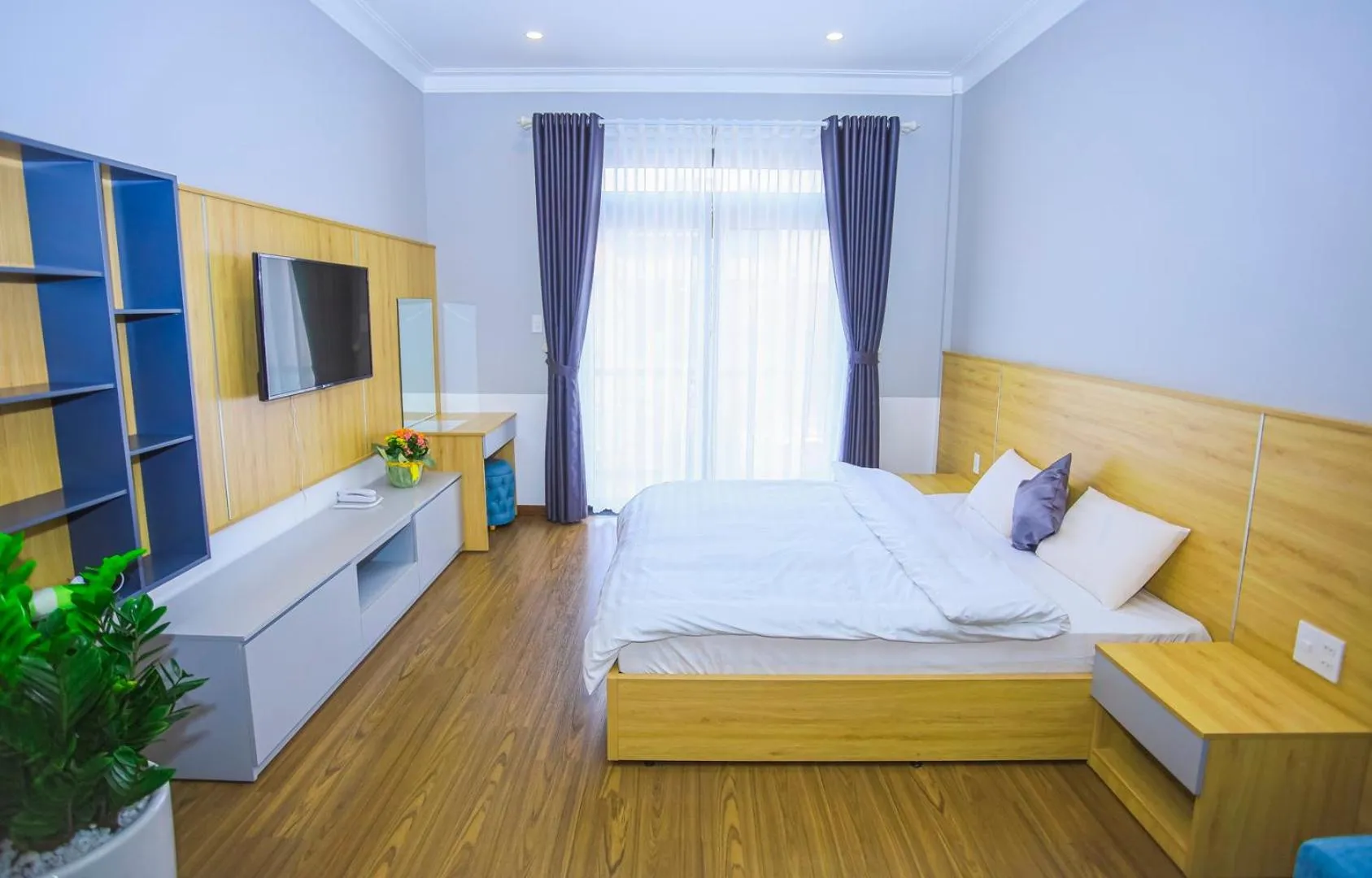 Photo of the whole room in The Lush House