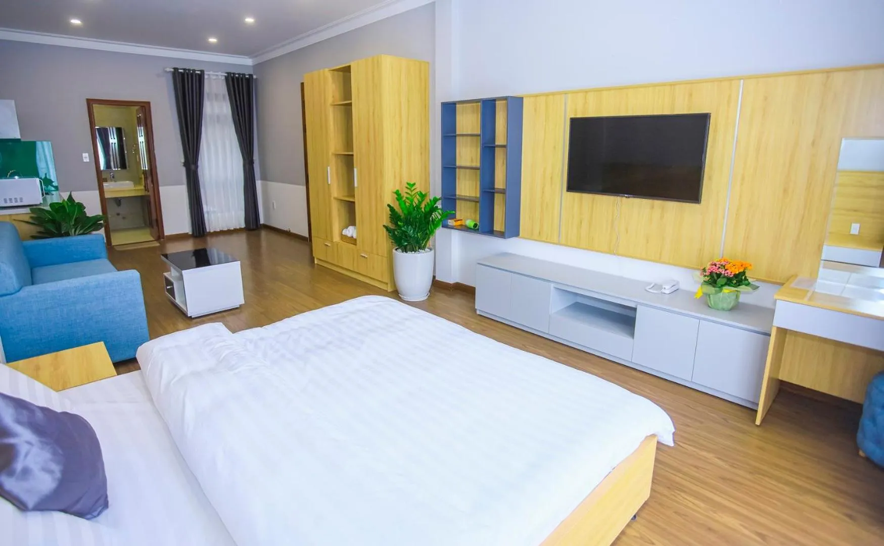 Photo of the whole room in The Lush House