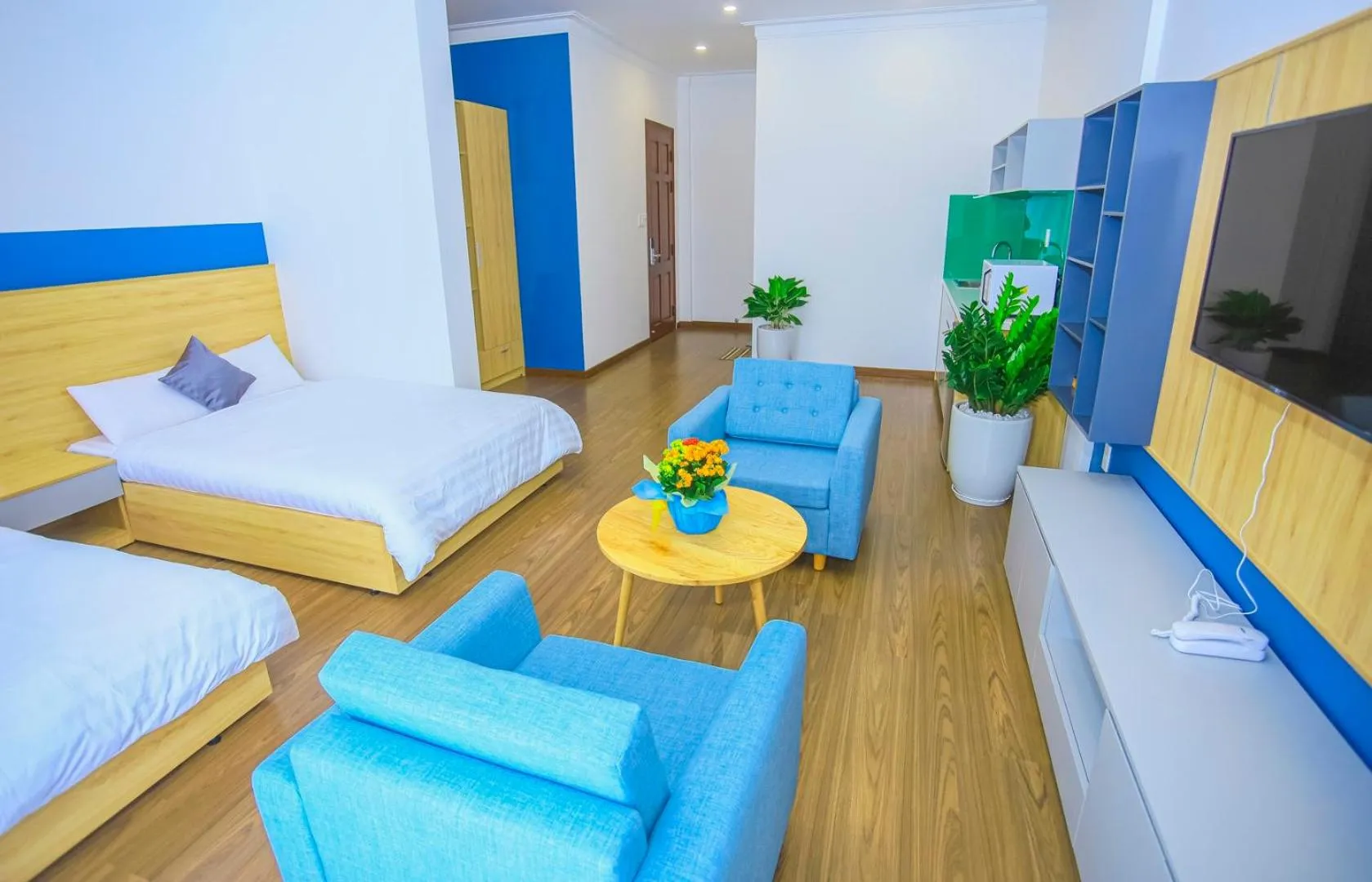 Photo of the whole room in The Lush House