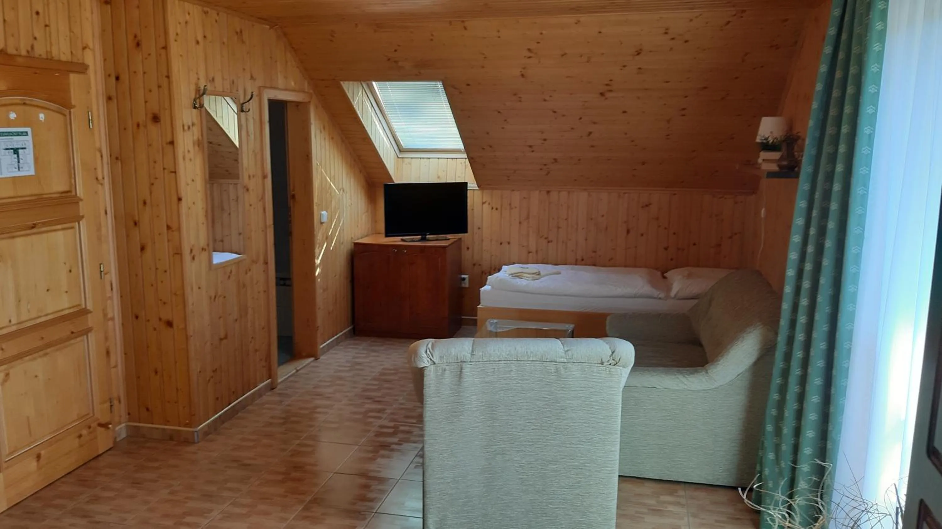 TV and multimedia, Bed in Penzión pri studničke Omastiná